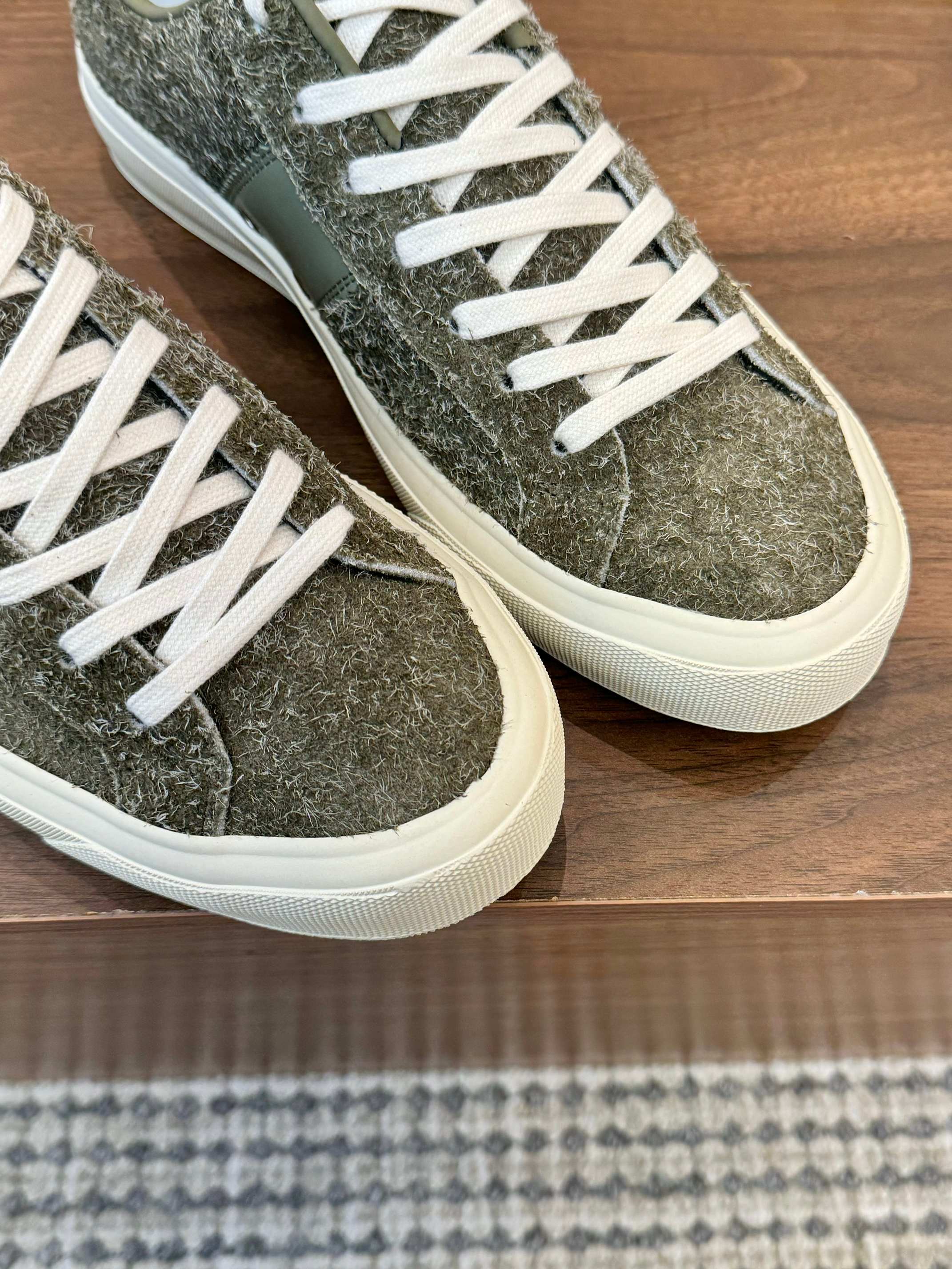 Tom Ford Men's Suede Low-Top Sneakers Casual Lace-Up Shoes 9 a1746411136027 1526
