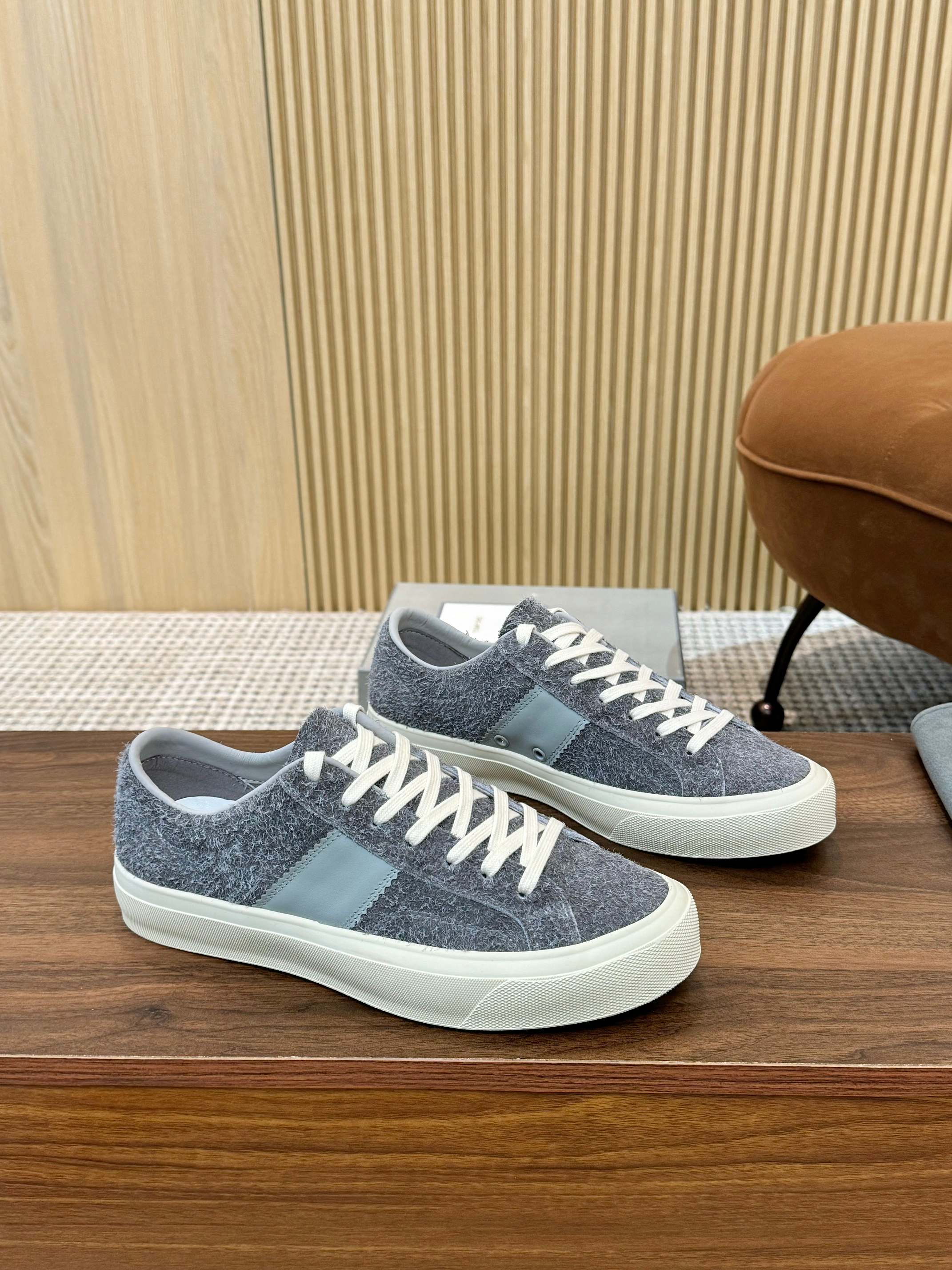 Tom Ford Men's Gray Suede Low-Top Sneakers Designer Casual Shoes 8 a1746411252184 2435
