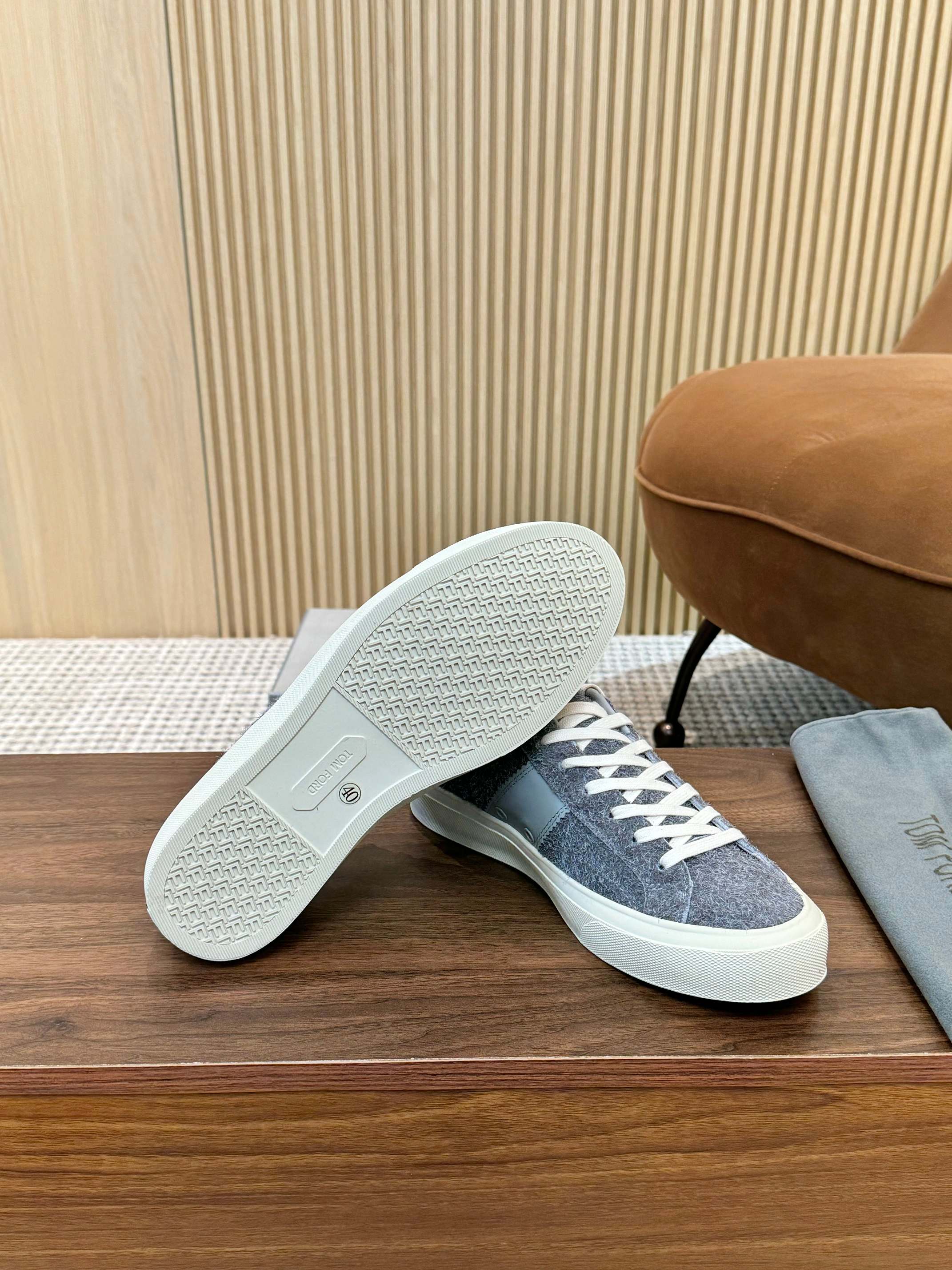 Tom Ford Men's Gray Suede Low-Top Sneakers Designer Casual Shoes 11 a1746411254610 4055