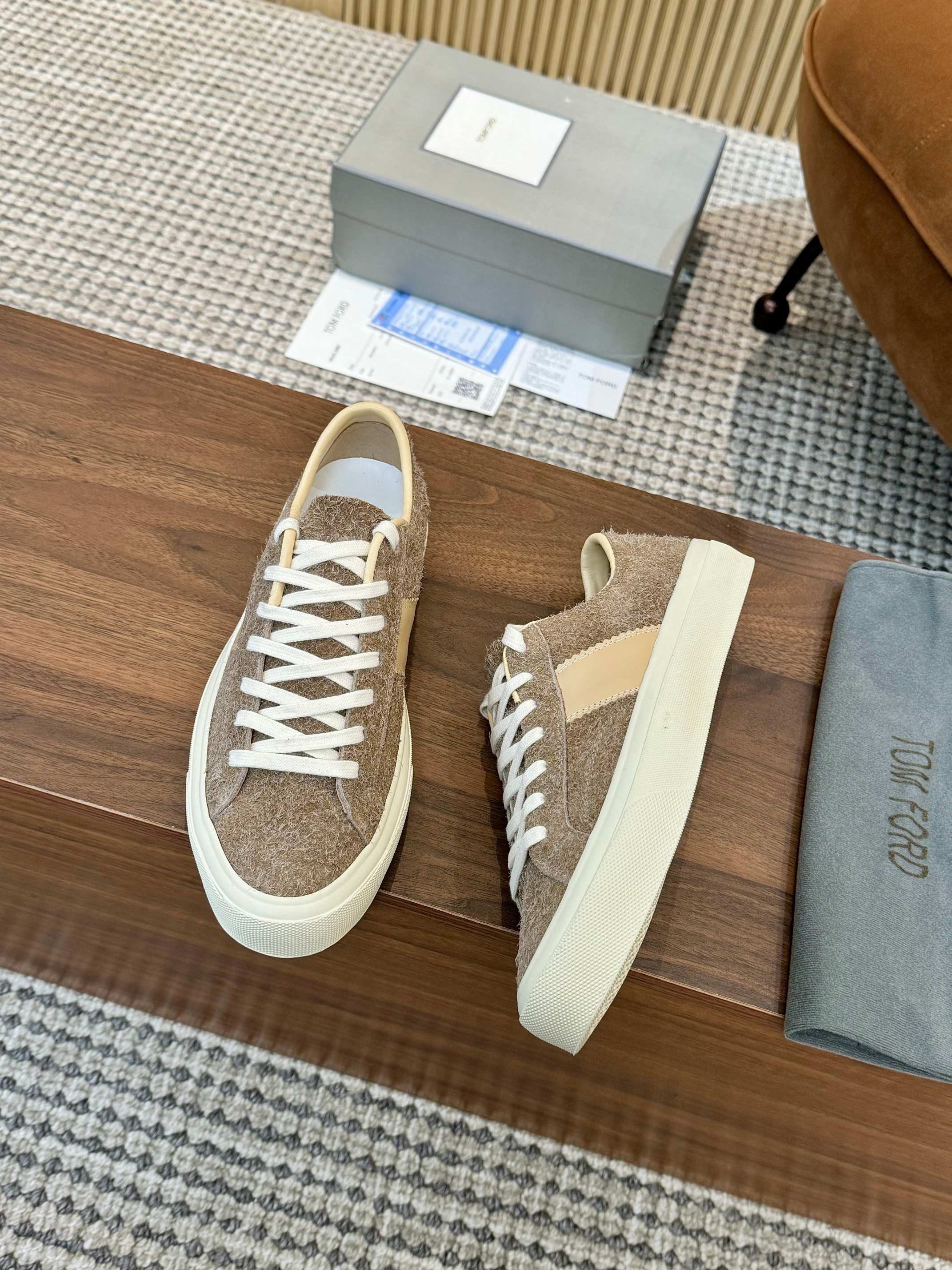 Tom Ford Men's Suede Low-Top Sneakers Casual Fashion Sneakers 6 a1746411268930 3645