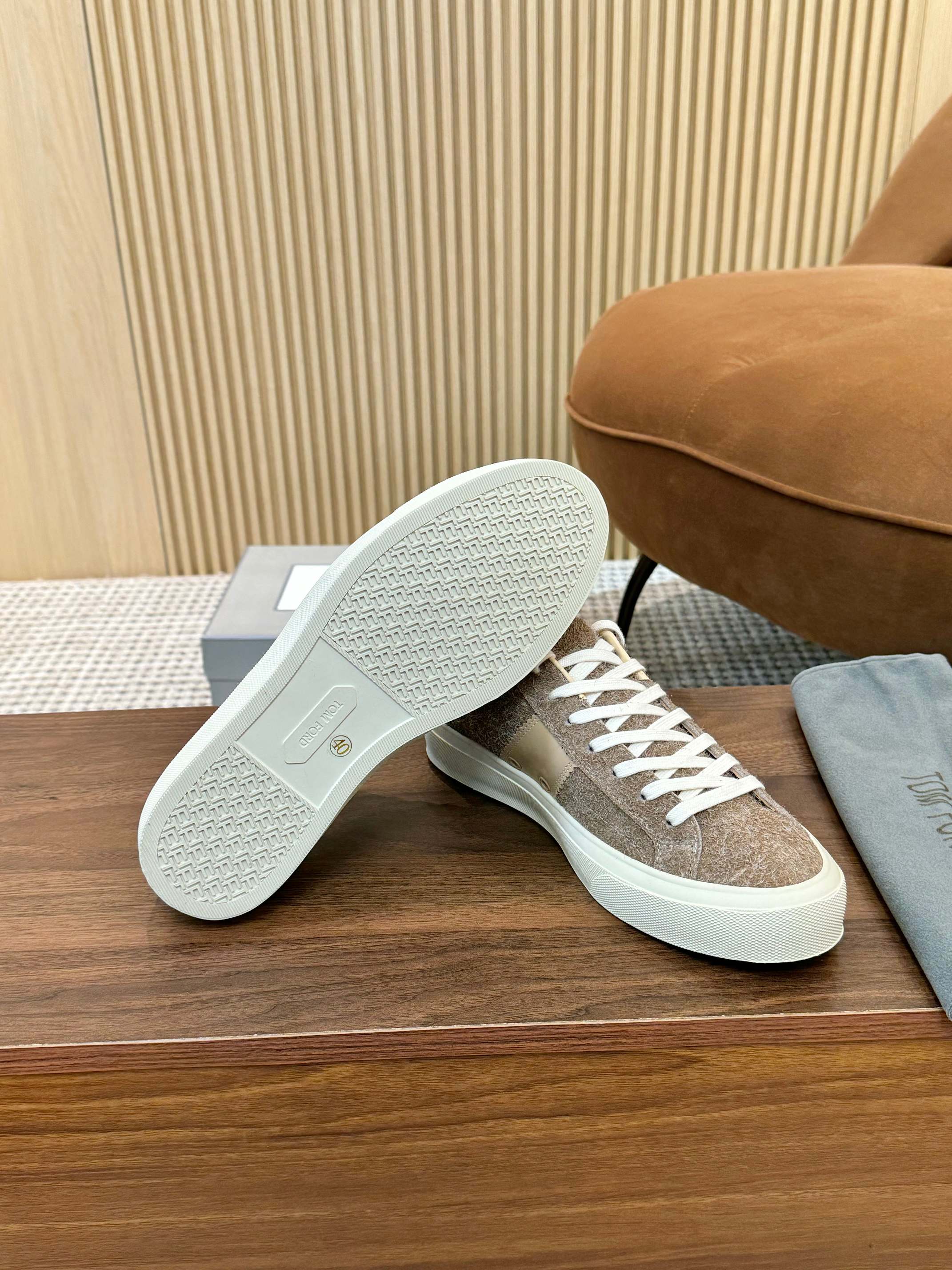 Tom Ford Men's Suede Low-Top Sneakers Casual Fashion Sneakers 10 a1746411272215 8637