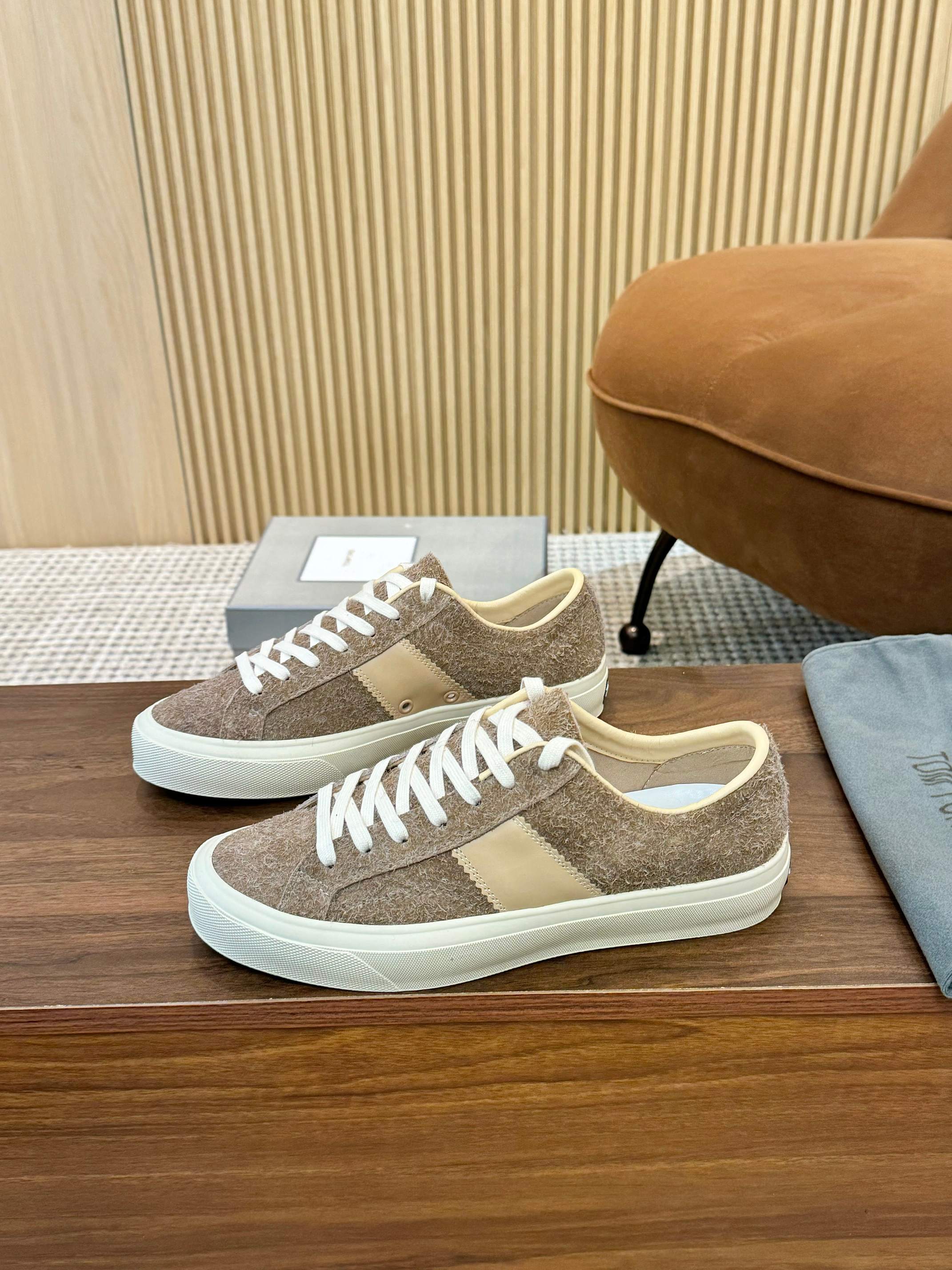 Tom Ford Men's Suede Low-Top Sneakers Casual Fashion Sneakers 8 a1746411272417 6266