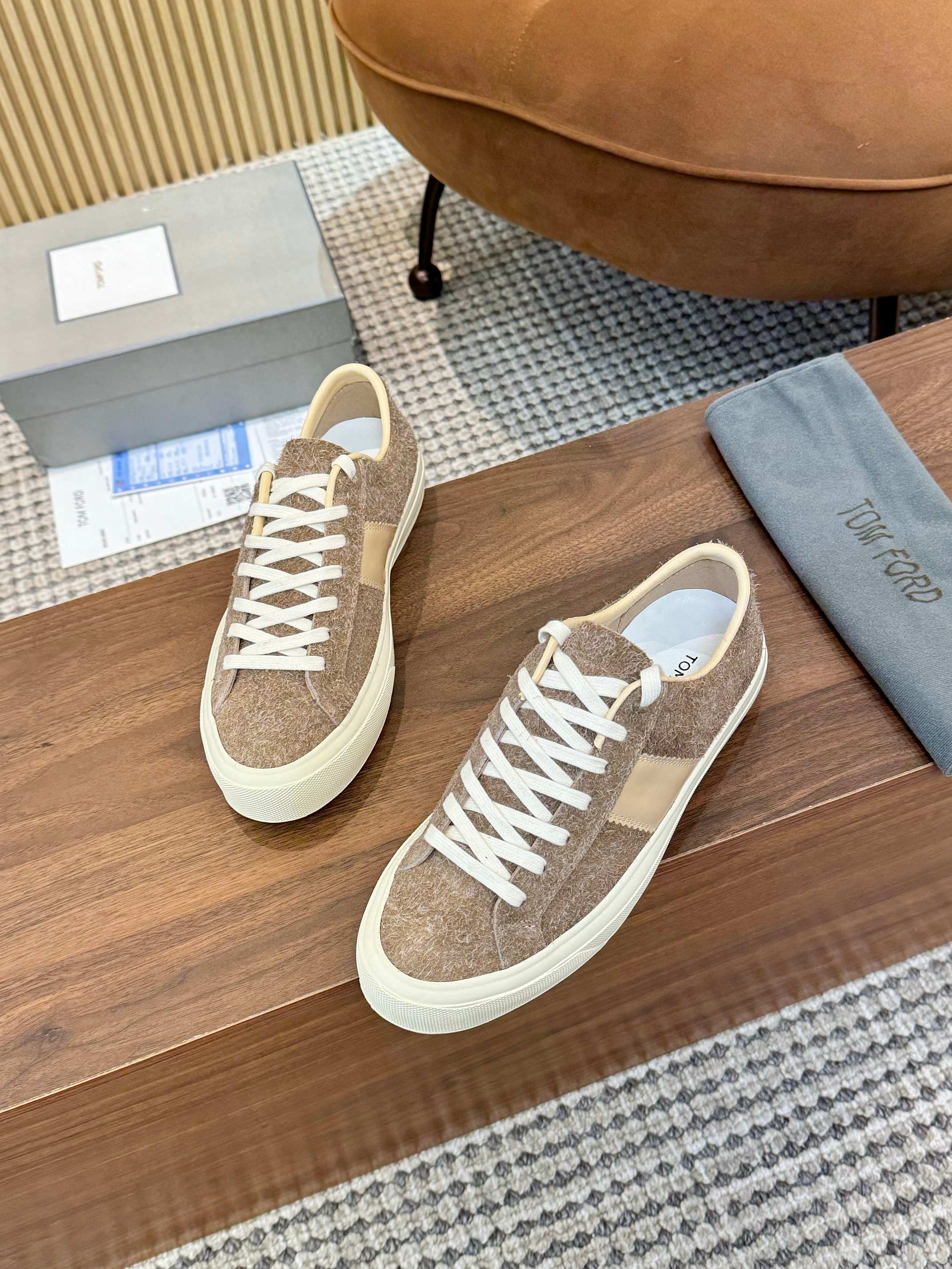 Tom Ford Men's Suede Low-Top Sneakers Casual Fashion Sneakers 12 a1746411274328 5284