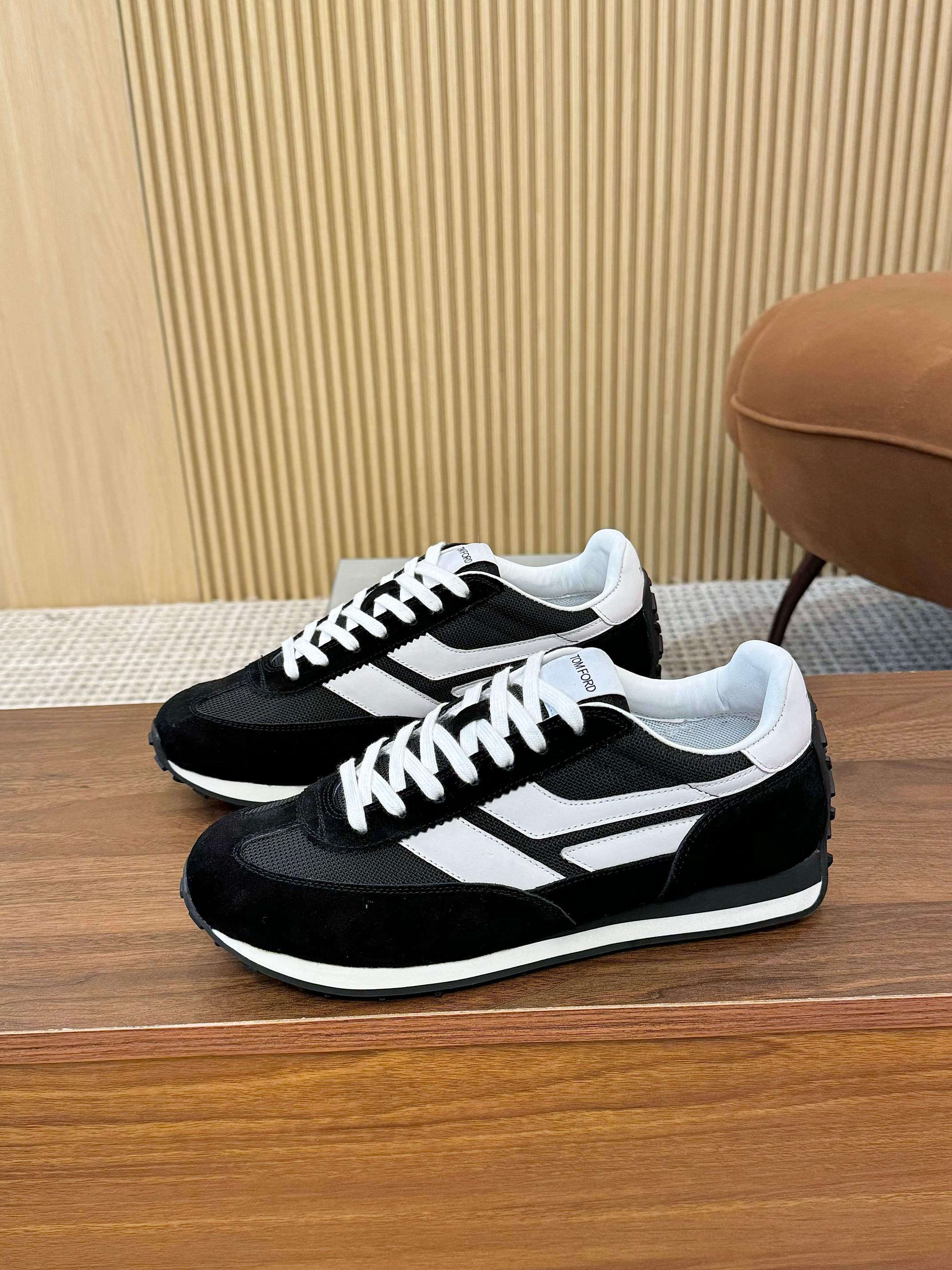Tom Ford Mick Sneakers: Classic Luxury Shoes for Your Closet - 图片 3