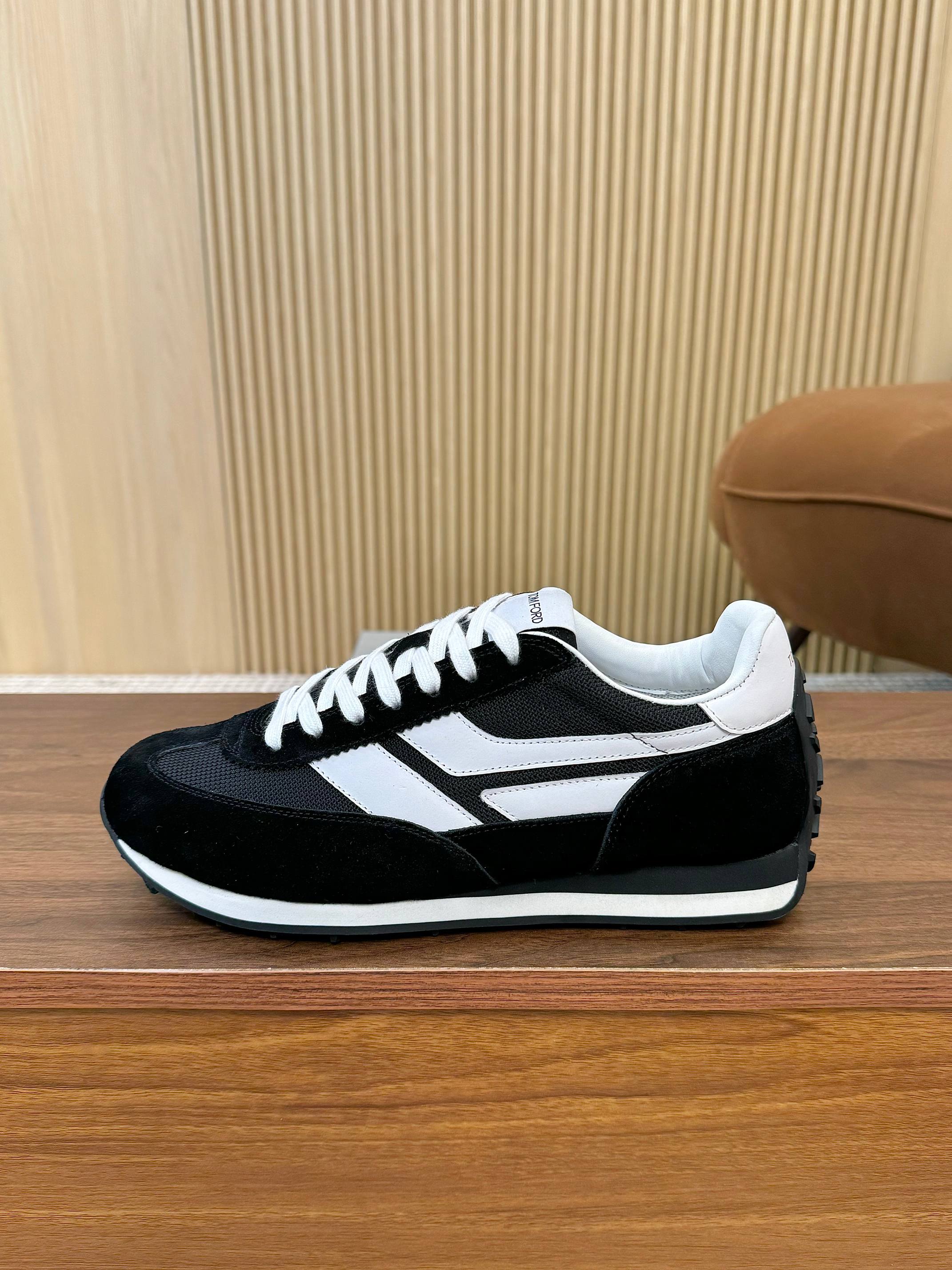 Tom Ford Mick Sneakers: Classic Luxury Shoes for Your Closet - 图片 1