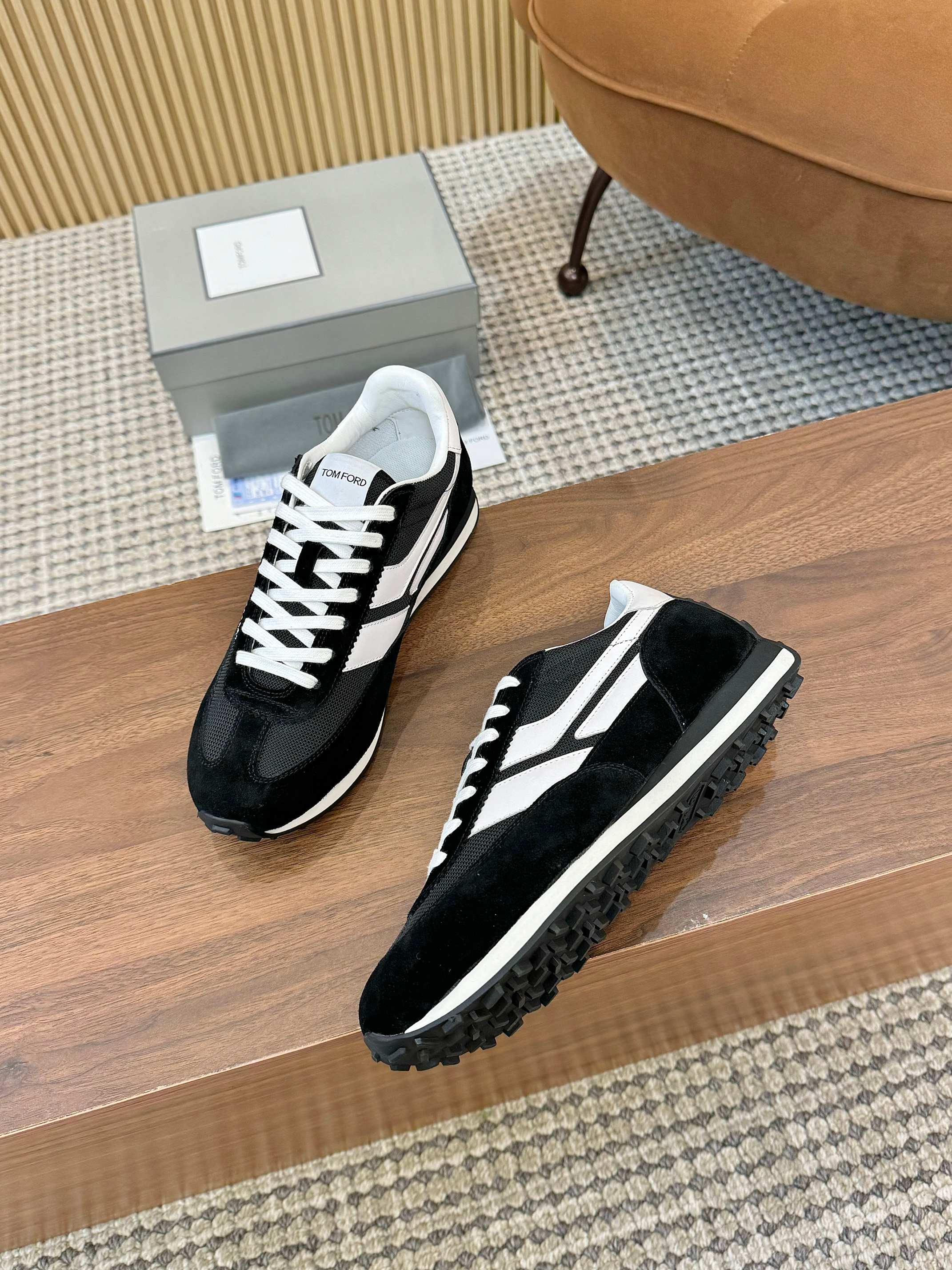 Tom Ford Mick Sneakers: Classic Luxury Shoes for Your Closet - 图片 4