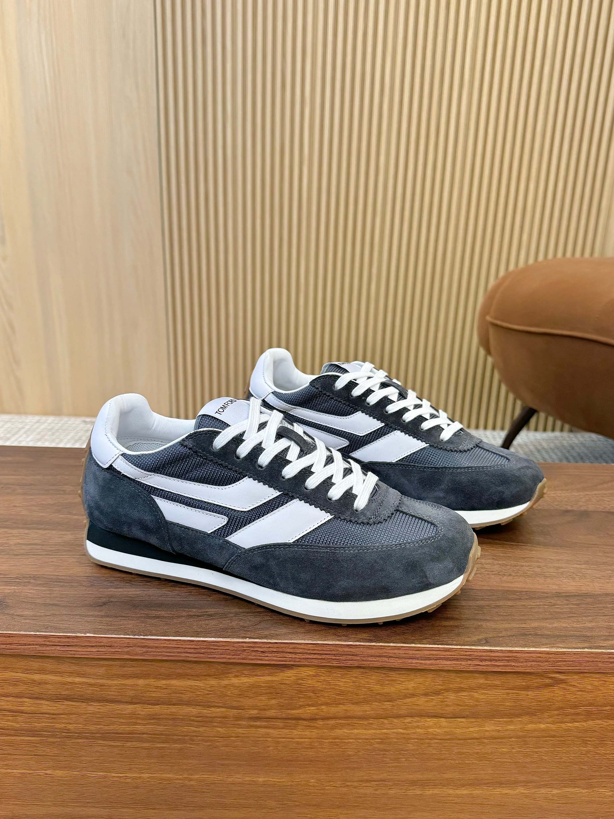 Luxurious Tom Ford Mick Sneakers: Classic, Comfortable, and Stylish in Every Closet - 图片 2