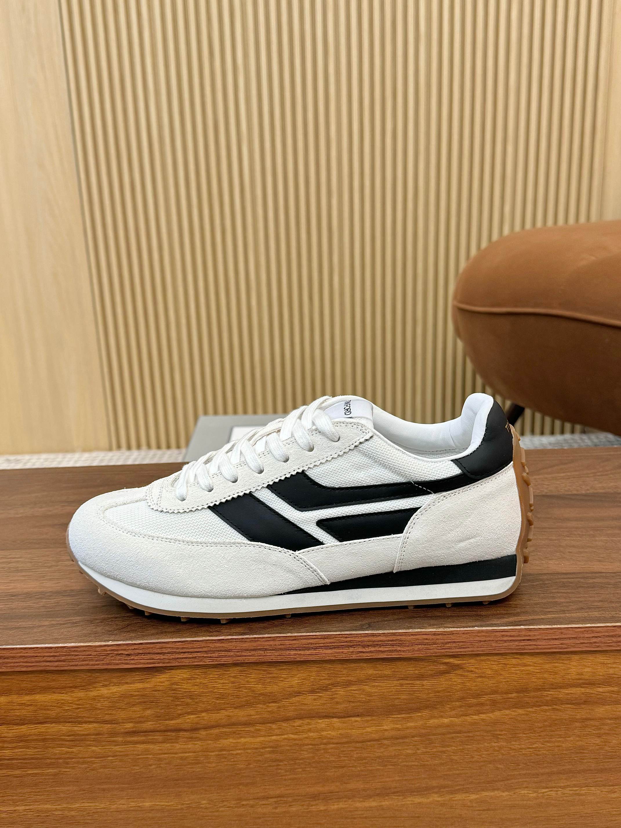 NO:629654,Trendy luxury TOM FORD Tom. Ford round-toe low-cut couple's Mick sneakers [strong] are classic and comfortable, a luxury choice for your wardrobe. [strong] The shoes are made of woven fabric + cowhide lining [strong], suede leather + cowhide and mesh [strong]. The upper is designed with paneling and is made of pure workmanship. Combined outsole, pure cotton laces. Showing retro and high-end. It is a hot model in 2025, and it will be popular if you repost the picture [Fireworks][Fireworks][Fireworks][Fireworks] 36-44, (35/45/46 is a custom code that is non-refundable and non-exchangeable). Factory direct sales in complete colors. Casual shoes/sports shoes, tom ford,sneakers,cowhide19860909潮奢 TOM FORD汤姆.福特圆头低帮情侣款Mick运动鞋[强]经典而舒适,是您衣柜中的奢侈之选,[强]鞋子由织布+牛皮内裡[强],绒面皮料+牛皮和mesh组合而成[强],采用镶板设计鞋面,用纯工组合大底,纯棉系带.呈现出复古而高端.是2025爆款,转图必爆[烟花][烟花][烟花][烟花]36-44,（35/45/46为定做码不退不换）.工厂直销颜色齐全.,休闲鞋/运动鞋,tom ford,sneakers,cowhide,Women's Shoes