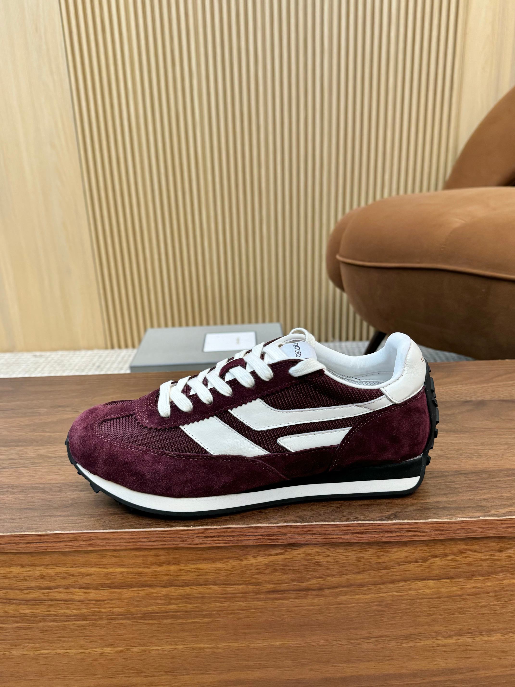 NO:463816,Trendy and luxurious TOM FORD Tom. Ford round-toe low-top couple Mick sneakers [Strong] classic and comfortable, it is a luxury choice in your wardrobe. [Strong] shoes are made of weaving + cowhide inner [Strong], suede leather + cowhide and mesh [Strong], with paneling design upper, pure work combination of outsole, pure cotton lace, presenting retro and high-end. It is a hit 2025 model, and it will definitely explode when changing pictures [Fireworks] [Fireworks] [Fireworks] [Fireworks] 36-44, (35/45/46 is customized for free and do not return or exchange). Factory direct sales are complete colors., casual shoes/sports shoes, tom ford, sneakers, cowhide19860909潮奢 TOM FORD汤姆.福特圆头低帮情侣款Mick运动鞋[强]经典而舒适,是您衣柜中的奢侈之选,[强]鞋子由织布+牛皮内裡[强],绒面皮料+牛皮和mesh组合而成[强],采用镶板设计鞋面,用纯工组合大底,纯棉系带.呈现出复古而高端.是2025爆款,转图必爆[烟花][烟花][烟花][烟花]36-44,（35/45/46为定做码不退不换）.工厂直销颜色齐全.,休闲鞋/运动鞋,tom ford,sneakers,cowhide,Women's Shoes