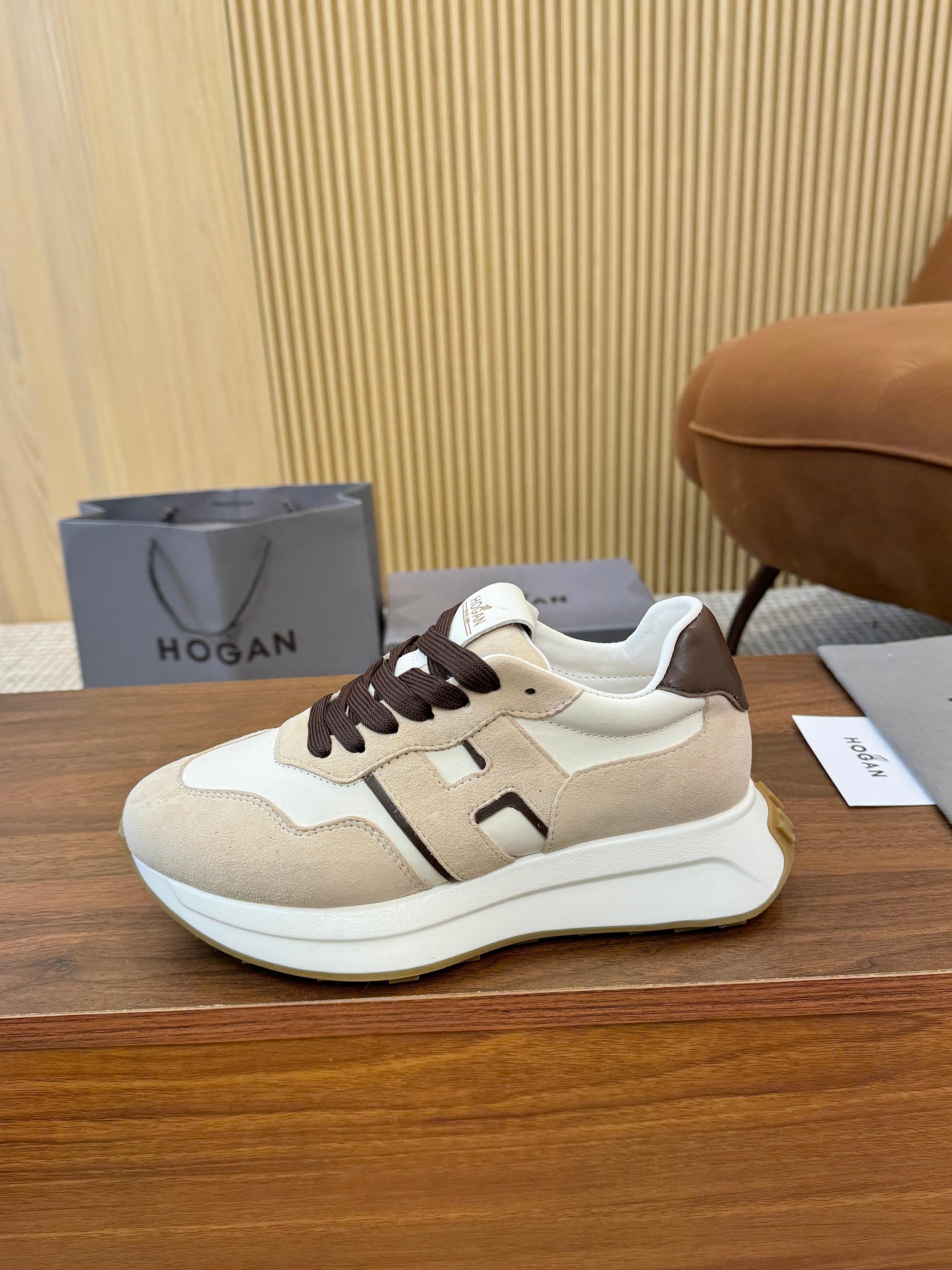 NO:605143,No profit at real price!  HOGAN·Hogan's new picture must be reposted H-STRIPES series couples' thick-soled dad shoes airship shoes casual sports shoes. The top version is purchased from the original version for development and production. This H-STRIPES series sports shoes adopt a contrasting color high-elastic thick sole and an increased height design, which makes the whole shoe full of new vitality, shuttle style and imaginative style, seize the focus of attention, and set off a modern urban trend. The fabric is made of original custom-made imported cowhide material. The inner lining is original cowhide material. The sole is exclusively molded and made of ultra-light and high-elastic material.  Bottom thickness is about 4.5cm. Sizes for women are 35-44, 45 is custom-made, hogan, sneakers, cowhide19860909实价不让利！HOGAN·霍根 新款转图必爆 H-STRIPES系列情侣款厚底老爹鞋飞艇鞋休闲运动鞋. 顶级版本原版购入开发做货 此款H-STRIPES系列运动鞋采用撞色高弹厚底增高设计,令整鞋焕发新意活力,穿梭型格畅想,抢占视线焦点,再掀现代感都市风潮. 面料原版定制进口牛皮材质 内里原版牛皮里 鞋底独家开模超轻高弹材质 底厚约4.5cm 码数女35-44,45定做,,hogan,sneakers,cowhide,Men's shoes