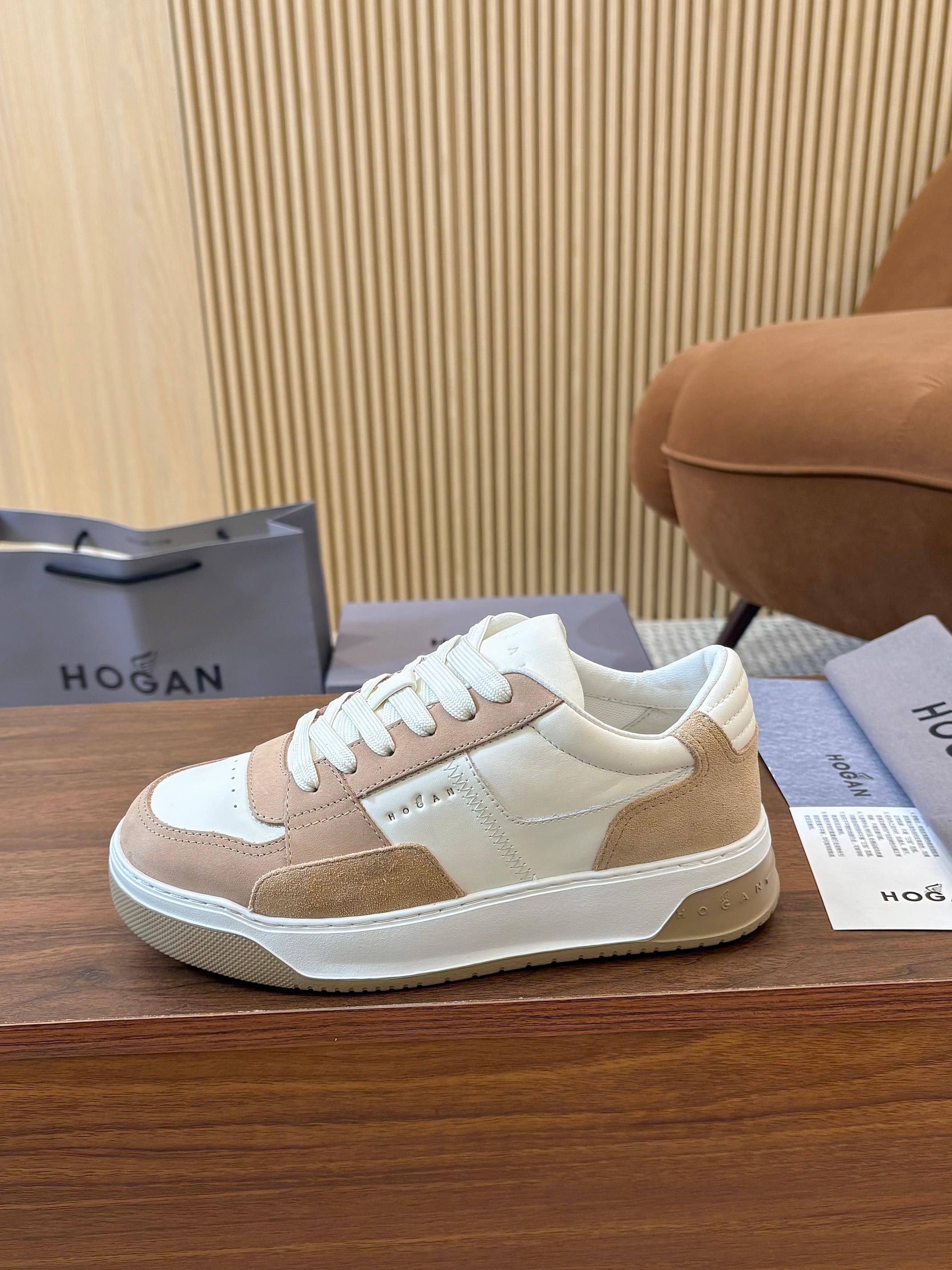 NO:629605,Women's Hogan's new hot model, Hogan's new style, Chamallow series Couple's model Chubby Thick sole Casual sneakers Original purchase, development and production This model of Hogan Chamallow series sports and casual shoes combines street style and Hogan's fashion concept. The shoe shape is handsome and personalized. It incorporates skateboarding elements. The padding design is soft and comfortable. Nappa leather and smooth leather upper. Light outsole with anti-skid marks of different textures. The heel is decorated with three-dimensional Hogan logo. Memory foam insole is cushioning and comfortable.  Gently wrap your feet. Exquisite packaging at the delivery counter. Original custom-made imported first-layer cowhide fabric. Custom-made imported breathable mesh lining. Outsole original molded ultra-light foam material. Bottom thickness 3.5CM. Size women's 35-40 / men's 39-44 (customized 45), casual shoes/sports shoes, hogan, sneakers, cowhide.19860909女 霍根新爆款,Hogan新款,Chamallow系列 情侣款 小胖丁 厚底 休闲 运动鞋 原版购入开发 做货 本款Hogan Chamallow系列运动休闲鞋糅合街头风和Hogan时尚理念 鞋型个性帅气 融入滑板运动元素 填充设计柔软舒适 纳帕皮革拼光滑皮革鞋面 轻便外底设有不同纹理的防滑痕 后跟点缀立体感Hogan标识 记忆泡沫内底缓震舒适 轻柔包裹双脚 配送专柜精美包装 面料原版定制进口头层牛皮 内里定制进口透气网里 大底原版开模超轻发泡材质 底厚3.5CM Size女款35-40 / 男款39-44(45定做),休闲鞋/运动鞋,hogan,sneakers,cowhide,Women's Shoes