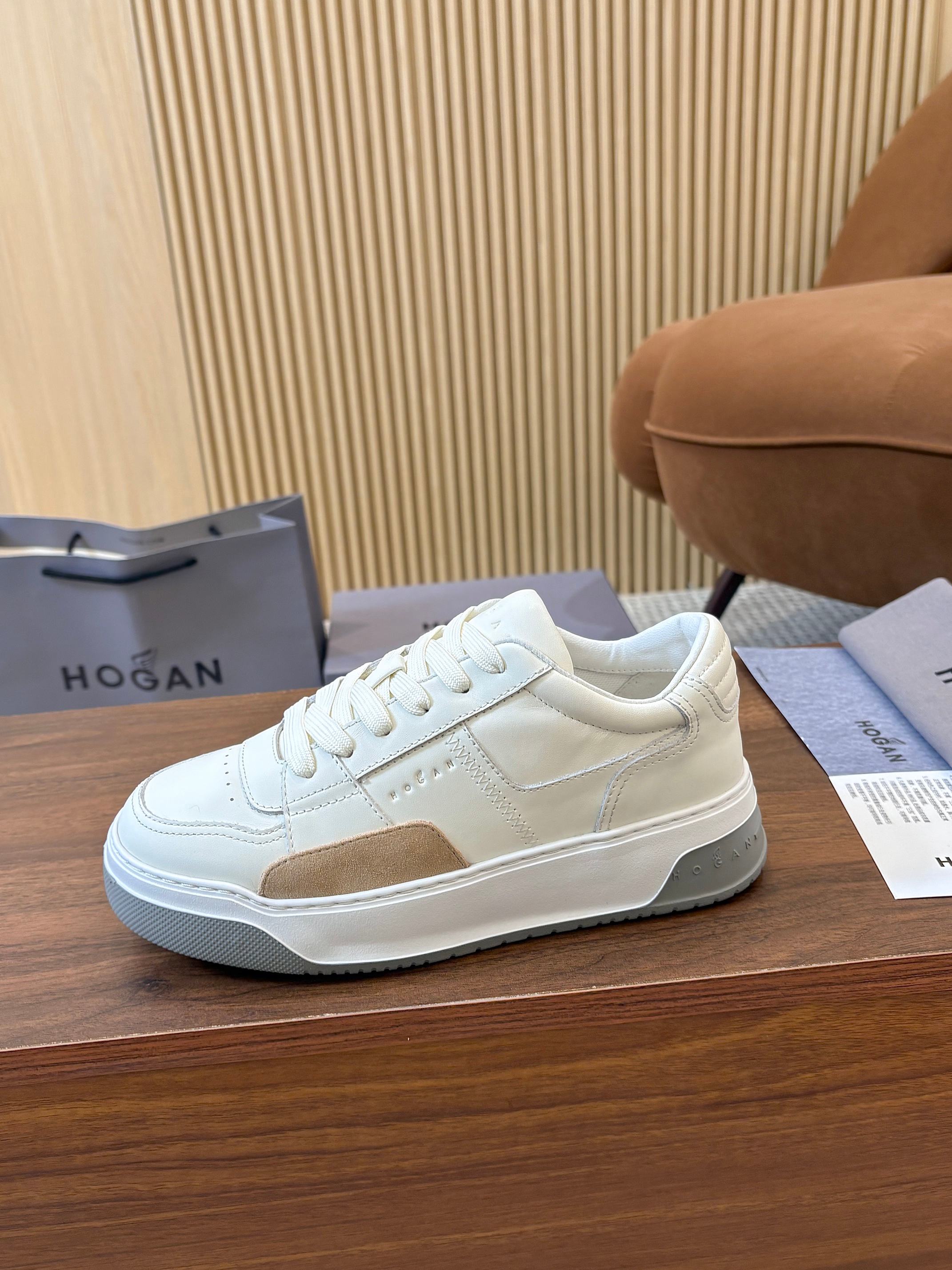 NO:629607,Women's Hogan's new hot model, Hogan's new style, Chamallow series Couple's model Chubby Thick sole Casual sneakers Original purchase, development and production This model of Hogan Chamallow series sports and casual shoes combines street style and Hogan's fashion concept. The shoe shape is handsome and personalized. It incorporates skateboarding elements. The padding design is soft and comfortable. Nappa leather and smooth leather upper. Light outsole with anti-skid marks of different textures. The heel is decorated with three-dimensional Hogan logo. Memory foam insole is cushioning and comfortable.  Gently wrap your feet. Exquisite packaging at the delivery counter. Original custom-made imported first-layer cowhide fabric. Custom-made imported breathable mesh lining. Outsole original molded ultra-light foam material. Bottom thickness 3.5CM. Size women's 35-40 / men's 39-44 (customized 45)), casual shoes/sports shoes, hogan, sneakers, cowhide.19860909女 霍根新爆款,Hogan新款,Chamallow系列 情侣款 小胖丁 厚底 休闲 运动鞋 原版购入开发 做货 本款Hogan Chamallow系列运动休闲鞋糅合街头风和Hogan时尚理念 鞋型个性帅气 融入滑板运动元素 填充设计柔软舒适 纳帕皮革拼光滑皮革鞋面 轻便外底设有不同纹理的防滑痕 后跟点缀立体感Hogan标识 记忆泡沫内底缓震舒适 轻柔包裹双脚 配送专柜精美包装 面料原版定制进口头层牛皮 内里定制进口透气网里 大底原版开模超轻发泡材质 底厚3.5CM Size女款35-40 / 男款39-44(45定做) ),休闲鞋/运动鞋,hogan,sneakers,cowhide,Women's Shoes