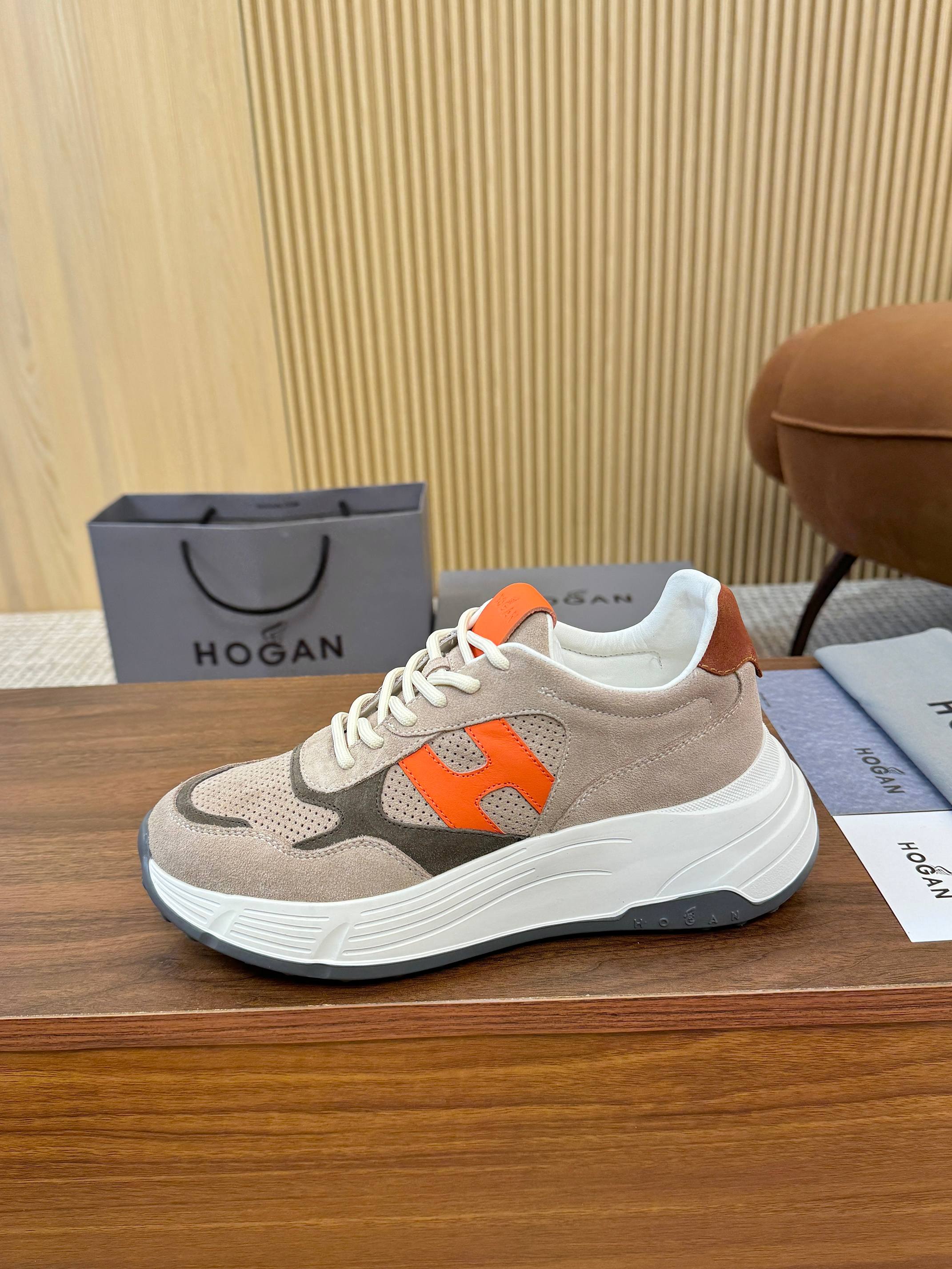 NO:670235,HOGAN Hogan sports and casual couple shoes, suede calfskin splicing design, contrasting LOGO on the side, trademark embossing on the tongue, fine and symmetrical perforations, perfect and smooth lines, thin strap stitching sneakers, classic and timeless, the first choice for couples, [Rose] [Rose] [Strong] [Strong] 35-44 size 45 can be customized. If you repost the picture, it will be popular..., casual shoes/sneakers, hogan, sneakers, cowhide19860909HOGAN霍根运动休闲情侣鞋,绒面小牛皮拼接设计,侧面LOGO撞色,鞋舌有商标压印,穿孔精细对称,线条完美流畅,细带拼接运动鞋,经典永不过时,是情侣们追求首选,[玫瑰][玫瑰][强][强]35-44码45可以定做.转图必爆……….,休闲鞋/运动鞋,hogan,sneakers,cowhide,Women's Shoes