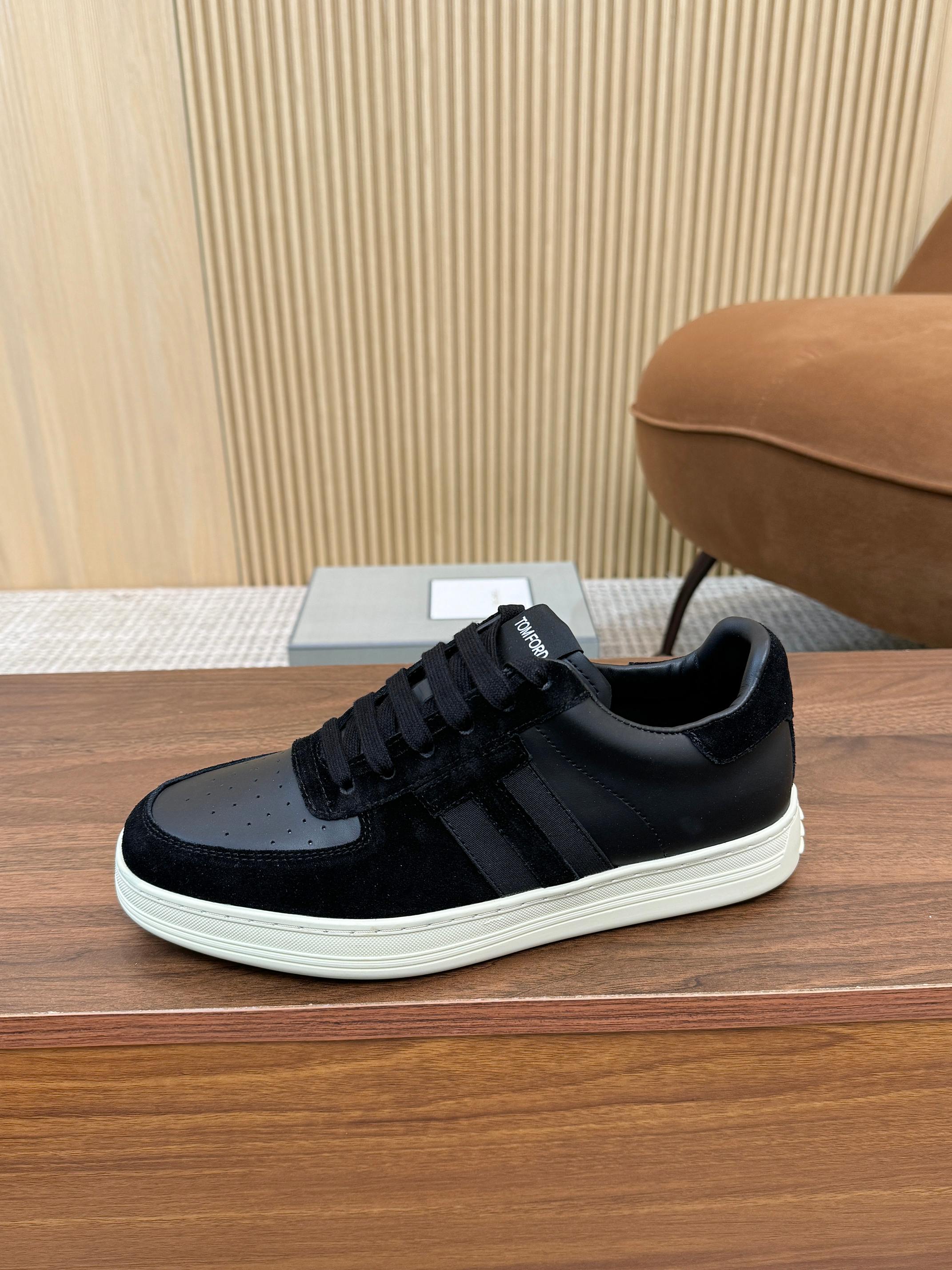 NO:830223,Real-price TOM FORD Tom Ford’s classic model is new, a timeless tom  Ford casual men's shoes, top layer pearl calfskin, low-top lace-up flat round-toe shoes, large sole stitching, cowhide lining, comfortable and simple on the foot, T logo on both sides is three-dimensional and exquisite, full of temperament [strong], it is a must-have classic in men's shoe cabinets  Good shoes, you deserve to have them [Applause][Applause].[Strong][Strong][Strong][Strong] Repost the picture and it will explode, 39-44 sizes 38/45/46 can be customized.[Strong][Strong][Strong][Strong][Strong],,tom  ford,cowhide19860909实价TOM FORD汤姆福特经典款上新了,一款永不过时的tom ford休闲男鞋,头层珍珠小牛皮,低帮系带平底圆头鞋,大底车线,牛皮内里,上脚舒适简洁,两侧T标立体精致,气质十足[强],是男士们鞋柜里必备的经典好鞋,你值得拥有[鼓掌][鼓掌].[强][强][强][强]转图必爆,39-44码38/45/46可以定制.[强][强][强][强][强],,tom ford,cowhide,Men's shoes