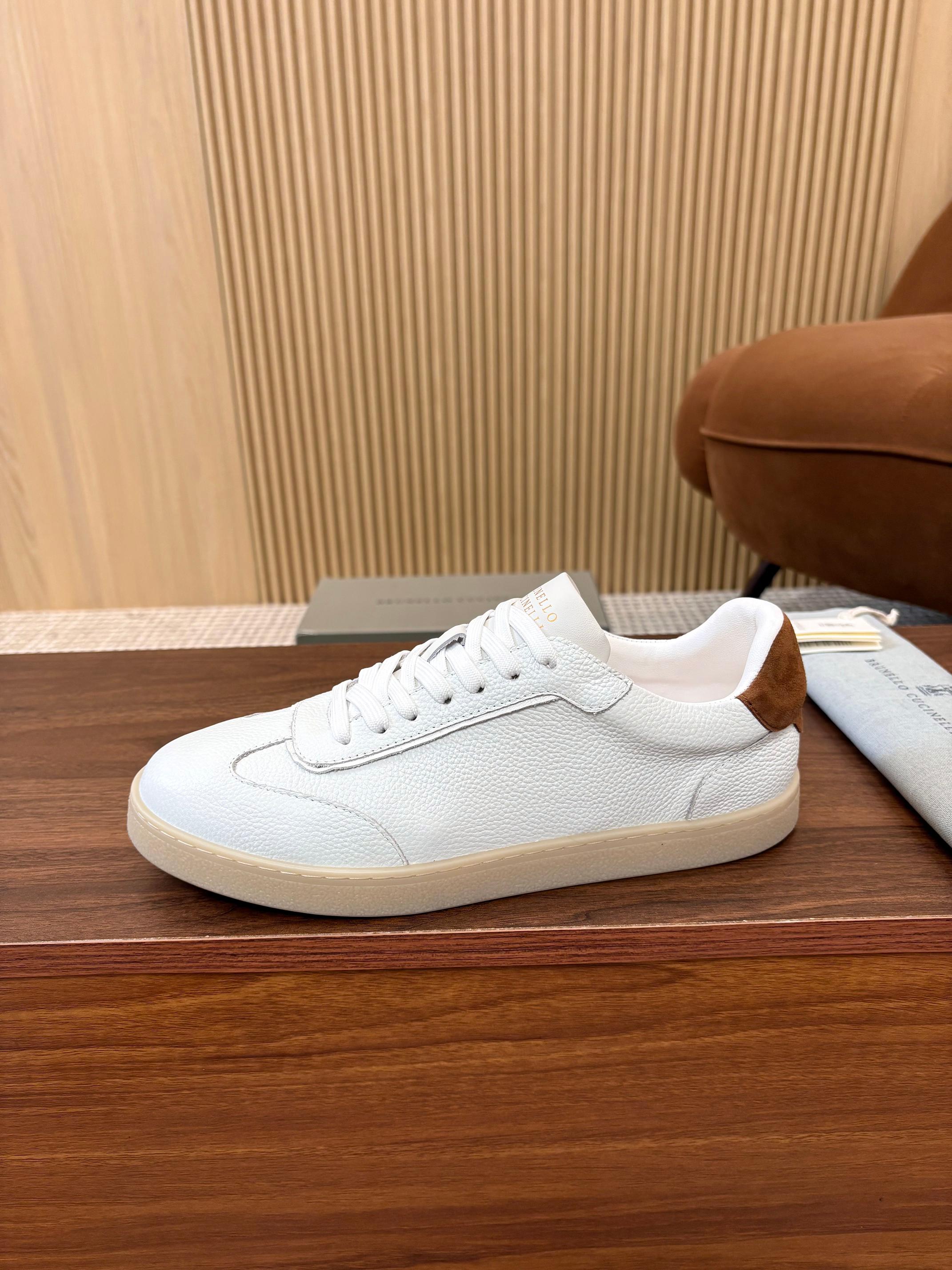 NO:930256,Real price BC new model [strong] [strong] Brunello Cucinell low-top sneakers, classic sneakers, original beef tendon suede leather, the upper is extremely light and elastic, the eye row is exquisite and the edges are embellished with perfect lines, a simple and timeless high-end, more comfortable and generous to wear, with sharp material contrast to show the exquisiteness. The foot pad is comfortable and breathable. The heel and insole are decorated with the brand logo, which is clear and eye-catching, and the original molded sole is wear-resistant and stable [strong][strong]  Make the shoes comfortable and flexible to wear on the feet. Light and comfortable standard size 39-44 (38 45/46 custom-made) will explode if you repost the picture...[Firecracker][Firecracker][Firecracker],, brunello cucinelli, sneakers19860909实价BC新款[强][强] Brunello Cucinell 低帮运动鞋, 经典板鞋,原版牛筋绒面皮 鞋面极致轻盈且富有弹性,眼排精致香边点缀线条完美,一种简约永不过时的高级,穿着更舒适 大方, 以鲜明的材质对比彰显精致.垫脚 舒适透气 后跟与鞋垫饰有品牌logo标志清晰亮眼,原版开模鞋底耐磨抓地稳[强][强] 令鞋子穿在脚上舒适且灵活.轻便舒适款标准码数39-44（38 45/46定做）转图必爆……[爆竹][爆竹][爆竹],,brunello cucinelli,sneakers,Men's shoes