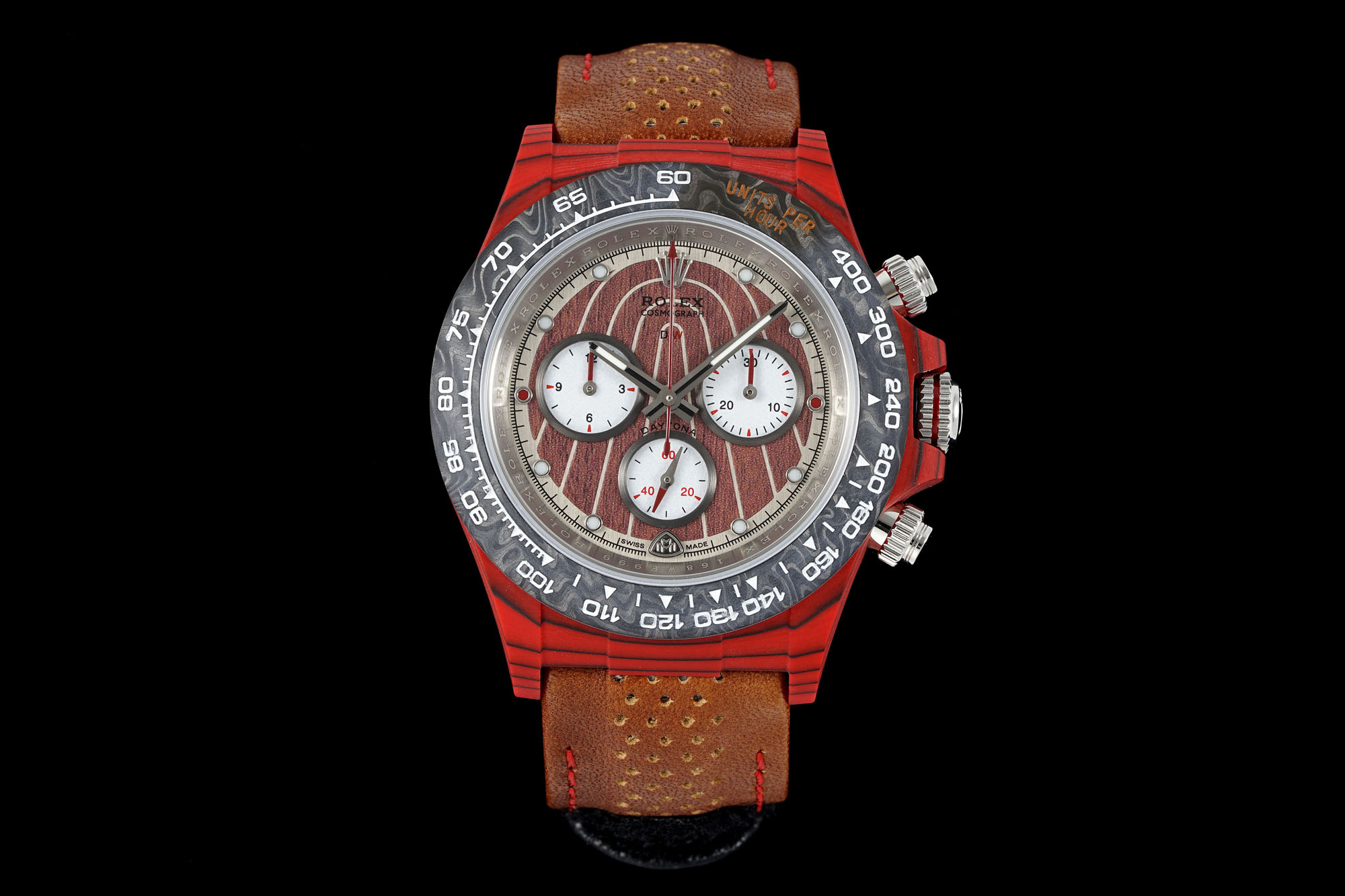 NO:158023,With the tides of time and flow, DiW's iconic Ditona returns, not just a rebirth, but a reimagination. The legend of the cradle in the 40mm shell now expands its field of vision to 41mm, and each millimeter is a new chapter in the story. This is not just growth, it is evolution, where every 1mm added represents an exquisite field of vision and a larger time art canvas. 1. The 41mm carbon fiber case is upgraded to give Diton a brand new wearing experience. 2. The strap size has been expanded from the original 20mm to 21mm. It has also been upgraded to a more sturdy screw lock belt structure, which is convenient for subsequent replacement of different colors of watch straps, changing the troubles of the past. 3. It is matched with Dandong's most mature and accurate 4801 movement (a replacement version of Dandong movement) with strong stability. Later, it can be replaced with a higher version of the movement according to your needs (all accessories are universal).19860909随着时间的潮汐退潮和流动,DiW标志性的迪通拿回归,不仅仅是重生,而是重新想象.曾经摇篮在40毫米的外壳中的传奇现在将视野扩大到41毫米,每毫米都是故事的新篇章.这不仅仅是成长,它是进化,在那里,每增加1毫米代表一个精致的视野,一个更大的时间艺术画布. 1、升级了41mm碳纤维表壳,给迪通拿一个全新的佩戴体验. 2、表带尺寸由原来的20mm扩大到了21mm还升级了更加坚固螺丝锁带结构,方便后续更换不同颜色表带,改变了以往装生耳的烦恼. 3、搭配上了丹东最成熟精准4801机芯（丹东机芯的替代版）稳定性强,后期可根据自己需求更换更高版本机芯（配件全部通用）,,Watch