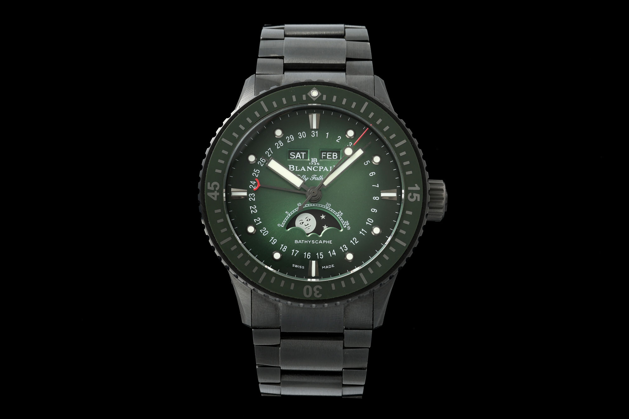 NO:158690,Blancpain 50-seek full-calendar submersible pioneers the first full-ceramic bracelet 1. It integrates multi-functional display on the dial (the window at 12 o'clock shows the week and month, and the sub-dial at 6 o'clock shows the moon phase, and has Blancain's iconic elegant moon surface 2. The super complex ceramic bracelet is made. A sturdy and well-designed bracelet is a complex task, usually more complex than the case. The ceramic is durable, highly scratch-resistant and anti-allergic. Its hardness is almost five times that of stainless steel, almost four times that of grade five titanium, and the weight is lighter than steel. 25) 3. The watch size is 43.6mm, and the brushed case is paired with a black ceramic bezel. The case is automatic 6654. The movement has a 72-hour (3 days) power reserve. Because the ceramic bracelet is difficult to make, it is very small in mass production!  !  ,19860909宝珀50寻全日历深潜器首创全陶瓷表链 1、集多功能于表盘显示（12 点钟位置的窗口显示星期和月份,以及 6 点钟位置的子表盘显示月相,并带有 Blancain 标志性的优雅月面 2、超级复杂的陶瓷表链制作.坚固、设计精良的表链是一项复杂的任务,通常比表壳更复杂,陶瓷耐用、高度防刮、防过敏,其硬度几乎是不锈钢的五倍,几乎是五级钛的四倍,重量比钢轻 25） 3、腕表尺寸43.6mm ,拉丝表壳搭配黑色陶瓷表圈.表壳内是自动6654.机芯,具有72 小时（3 天）动力储存. 因陶瓷表链制作难度系数大,量产极少！！,,Watch