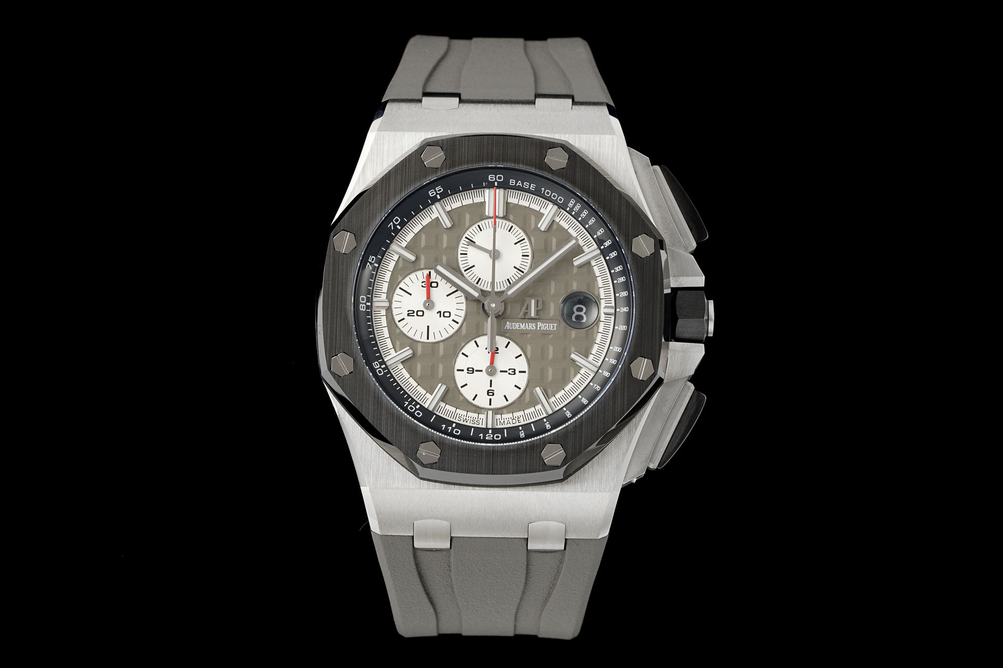 NO:158342,New version of the counterweight poison!  Hotness is coming!  ——Classic Factory A grandly issued A Royal Oak Offshore 26400 Series 1. The entire mid-shell and back cover are made of 906L stainless steel, with fine brushing on the front and sandblasting on the back, and the details are directly full; 2. Equipped with a new version of 3126 all-in-one machine, precise and stable when walking; 3. The ring mouth, the button and the button are made of Korean imported ceramics, with a calm and bright luster; 4. The front and rear double-sided sapphire glass is super strong to wear; 5. Imported active rubber belt is tough, and will not deform even if it is bending with high strength. As long as it is flat, it will return to its original appearance; 6. The literal is made of CNC, using multi-layer printing techniques, and through high-temperature calcination, the overall scale looks more prominent and has a stronger sense of layering; 7. Like the original, the large second hand, hour hand and minute hand are washed on three sides respectively, and are also imported from Switzerland.  8. Restore the original large calendar, no longer a small calendar (currently the market version is small calendar, not the right version); 9. The code behind each table is independent and completely different, absolutely one table and one code!  10. The most important thing!  Exclusive weight version!  The weight of the entire watch is much higher than that of the market version!  ,19860909新版配重款毒物！火爆来袭！——经典款 A厂隆重发行 A 皇家橡树离岸26400系列 1、整个中壳和后盖由906L精钢打造,前面拉丝细腻,后面喷砂处理,细节直接拉满； 2、搭载全新版3126一体机,走时精准、稳定； 3、圈口、按迪和把迪采用韩国进口陶瓷,光泽沉稳亮丽； 4、前后双面蓝宝石玻璃,超强抗磨损； 5、进口活性橡胶带,韧性强,即使高强度弯曲也不会变形,只要放平就会恢复原来模样； 6、字面由CNC一体制作,采用多层印刷技巧,并且通过高温煅烤,使整体刻度看起来更加凸显,层次感更强； 7、跟原装一样,大秒针、时针和分针都分别三面洗花,更采用瑞士进口夜光； 8、还原原版大日历,不再是小日历（目前市场版都是小日历,不对版）； 9、每款表后面的编码都是独立的,完全不相同,绝对一表一码！ 10、最最重要的！独家配重版！整表重量远远高于市场版！,,Watch