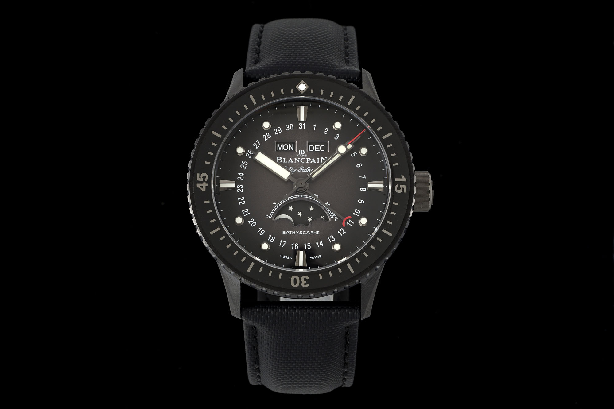 NO:158693,Blancpain 50-seek full-calendar deep submersible pioneers the first full-ceramic bracelet 1. It integrates multi-functional display on the dial (the window at 12 o'clock shows the week and month, and the sub-dial at 6 o'clock shows the moon phase, and it has Blancain's iconic elegant moon surface 2. The super complex ceramic bracelet is made. A sturdy and well-designed bracelet is a complex task, usually more complex than the case. The ceramic is durable, highly scratch-resistant and allergic. Its hardness is almost five times that of stainless steel, almost four times that of grade five titanium, and its weight is lighter than steel. 25) 3. The watch size is 43.6mm, and the brushed case is paired with a black ceramic bezel. The case is automatic 6654. The movement has a 72-hour (3 days) power reserve. Because the ceramic bracelet is difficult to make, it is very small in mass production!  !  !  ,19860909宝珀50寻全日历深潜器首创全陶瓷表链 1、集多功能于表盘显示（12 点钟位置的窗口显示星期和月份,以及 6 点钟位置的子表盘显示月相,并带有 Blancain 标志性的优雅月面 2、超级复杂的陶瓷表链制作.坚固、设计精良的表链是一项复杂的任务,通常比表壳更复杂,陶瓷耐用、高度防刮、防过敏,其硬度几乎是不锈钢的五倍,几乎是五级钛的四倍,重量比钢轻 25） 3、腕表尺寸43.6mm ,拉丝表壳搭配黑色陶瓷表圈.表壳内是自动6654.机芯,具有72 小时（3 天）动力储存. 因陶瓷表链制作难度系数大,量产极少！！！,,Watch