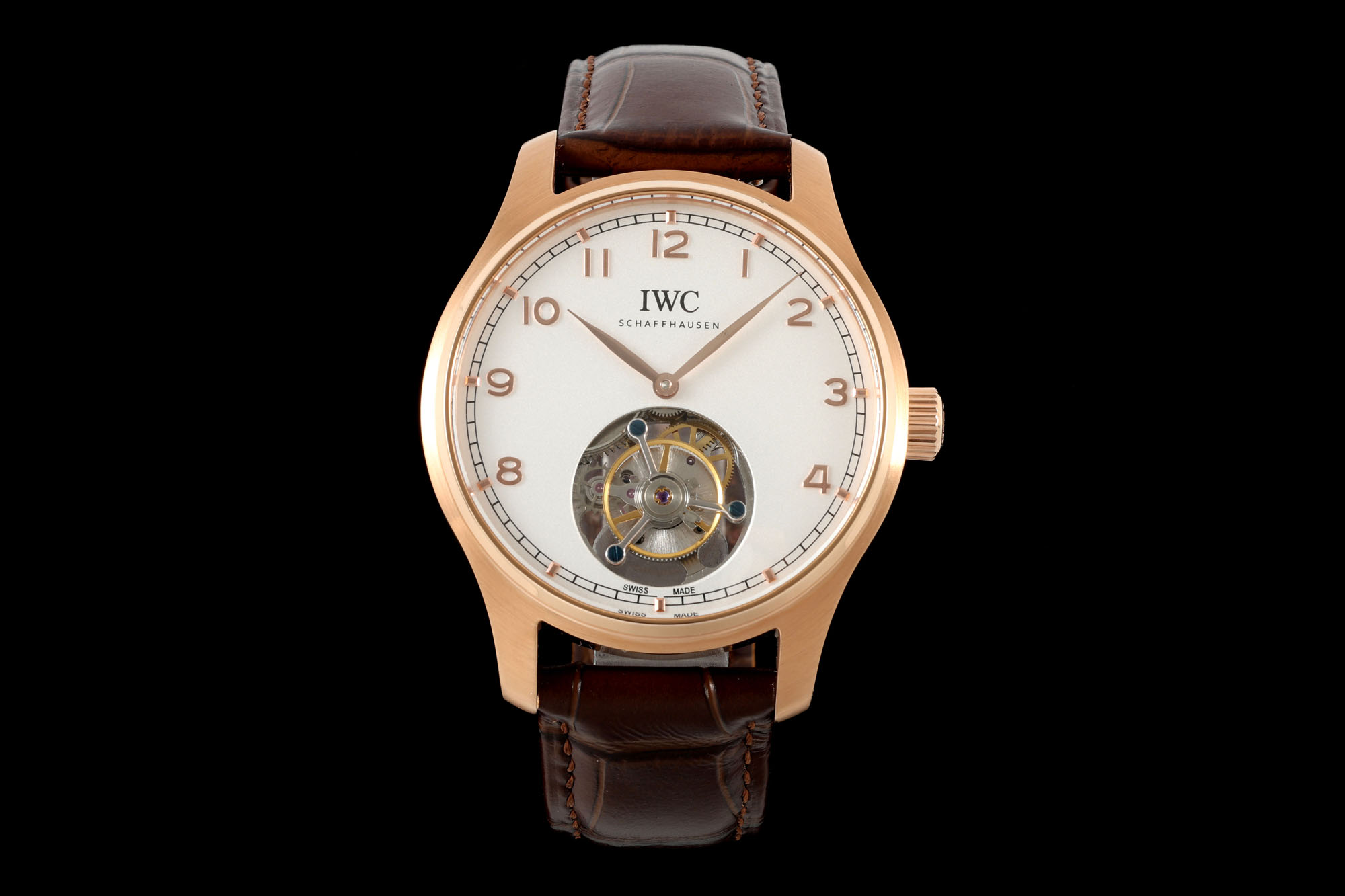 NO:391979,The new RMS Tourbillon model is launched, with a size of 43mm. At IWC, only the most experienced watchmakers were given the important task of creating the tourbillon watch, and were fully responsible until the last process. As early as the 1970s, the IWC Tourbillon Watch School began to continuously encourage young watchmakers to improve the training of mechanical watchmaking, accept new technical challenges, and allow multiple complex functions including tourbillon to continue to develop. This is also  IWC’s passion for watchmaking, unremitting progress and pursuit of perfect craftsmanship. IWC is one of the few high-end watchmaking brands that have always been persisting and thoroughly developed tourbillon devices. It has successively launched watches with innovative structures such as flying tourbillons and constant power tourbillons. As engineers in the field of high-end watchmaking, IWC’s watchmakers have designed and refined watchmaking skills with an engineering spirit, and always from the perspective of actual needs, so that complex function watches become a timepiece masterpiece that is more suitable for daily wear, in terms of technical and aesthetic attributes.,,iwc19860909RMS 万国陀飞轮新款推出,尺寸43mm 在IWC万国表,只有经验最为丰富的制表大师才被赋予打造陀飞轮腕表这一珍品的重任,并全权负责,直至最后一个工序.早在上世纪七十年代, IWC万国表制表学校便开始不断鼓励年轻的制表师精进机械制表的培训,接受技术上的新挑战,使陀飞轮在内的多个复杂功能得以延续发展,这也是 IWC万国表对制表的热情、不懈进取以及对完美工艺追求的体现.IWC万国表是为数不多始终在坚持且精进研发陀飞轮装置的高级制表品牌,已经陆续推出飞行陀飞轮、恒定动力陀飞轮等创新结构的腕表.作为高级制表领域的工程师,IWC万国表的制表师们以工程精神去设计和精进制表技艺,并且始终从实际需求的角度出发,让复杂功能腕表在拥有技术和审美属性之上,成为更适合日常佩戴的时计杰作.,,iwc,Watch