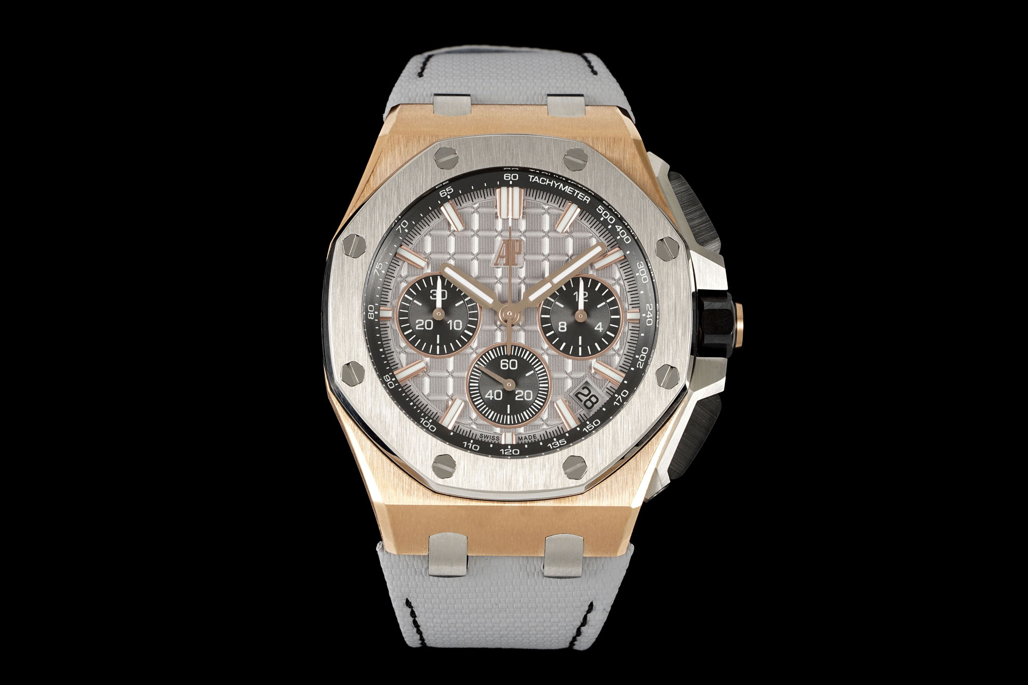 NO:385669,A Audemars Piguet Royal Oak Offshore 26420 new V2 upgraded version 1. New 43mm case. It adopts a new design, more ergonomic case, and more refined case details. It has a large polished chamfer. The 43mm wide case has been carefully modified to accommodate a new movement with a slightly larger diameter. The case is equipped with a set of newly designed chronograph buttons. 2. The ring port is upgraded to a curved ceramic ring port. 12H to 6H are curved, and it has been upgraded from flat glass to curved sapphire glass, with a large processing difficulty. 3. The dial is upgraded, and the dial pattern is slow-washed by CNC (non-hydraulic pressure), and the finished product is clear, and the iconic square is now connected to each other through a cross.  4. Calendar upgrade, after the movement was transformed, the original large calendar was realized. The date window was pushed to the edge of the dial, and the hands were slightly modified. 5. The new interchangeable strap function is equipped with a quick release system, which can easily change the wearing style. The rubber strap color is black and there is also a leather strap to choose from. In addition to the titanium version, the Royal Oak Offshore Chronograph 43mm uses a black ceramic bezel, which forms a sharp contrast in material and color. The crown and buttons are also made of ceramic.,,audemars19860909A 爱彼 皇家橡树离岸型26420 全新V2升级版 1、新开模43 毫米表壳.采用全新设计、更符合人体工学的表壳、更精致的表壳细节,它具有较大的抛光倒角, 43毫米宽的表壳经过精心修饰,以容纳直径稍大的新机芯,表壳内装有一组新设计的计时按钮. 2、圈口升级成弧度陶瓷圈口.12H到6H是有弧度的,由平面玻璃升级成了带弧度蓝宝石玻璃,加工难度系数大. 3、表盘升级,表盘纹路由CNC慢冼（非油压式）,成品纹路清晰,标志性的方形现在通过十字相互连接. 4、日历升级,经过对机芯的改造,实现了对原版的大日历,日期窗口被推到了表盘的边缘,指针也经过了轻微修饰. 5、全新可互换表带功能,并配有快速释放系统,可轻松改变佩戴风格.橡胶表带颜色是黑色,另有皮革表带可供选择. 除钛金属版本外,皇家橡树离岸型计时码表 43 毫米采用黑色陶瓷表圈,在材质和颜色上形成鲜明对比.表冠和按钮同样采用陶瓷材质.,,audemars,Watch