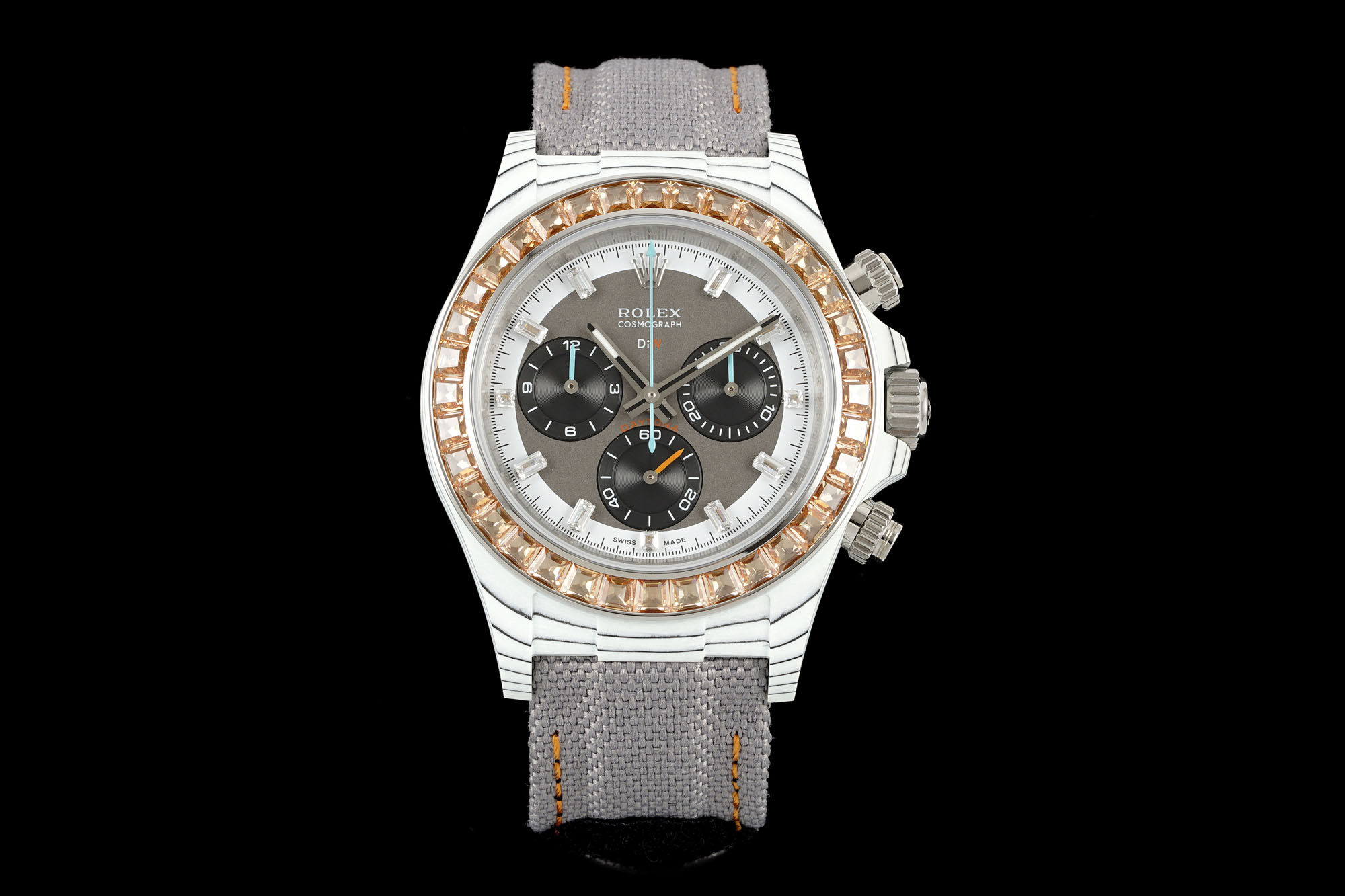 NO:386561,DiW carbon fiber Ditona new color!  Remake version!  The classic 40mm carbon fiber shell, this time the upgrade is not just growth, it is evolution, representing a delicate field of vision and a larger time art canvas. 1. The carbon fiber case has been upgraded to give Diton a brand new wearing experience. 2. The strap size has been upgraded from the original ear-eliminated structure to a more sturdy screw lock belt structure, which is convenient for subsequent replacement of different colors of watch straps, changing the troubles of installing ears in the past. 3. It is matched with Dandong's most mature and accurate 4801 movement (a replacement version of Dandong movement) with strong stability. Later, the later version of the movement can be replaced according to your needs (all accessories are universal).19860909DiW碳纤维迪通拿新款颜色！重制版！经典40mm的碳纤维外壳,这一次升级不仅仅是成长,它是在进化,代表一个精致的视野,一个更大的时间艺术画布. 1、升级了碳纤维表壳,给迪通拿一个全新的佩戴体验. 2、表带尺寸由原来的生耳结构,升级了更加坚固螺丝锁带结构,方便后续更换不同颜色表带,改变了以往装生耳的烦恼. 3、搭配上了丹东最成熟精准4801机芯（丹东机芯的替代版）稳定性强,后期可根据自己需求更换更高版本机芯（配件全部通用）,,Watch