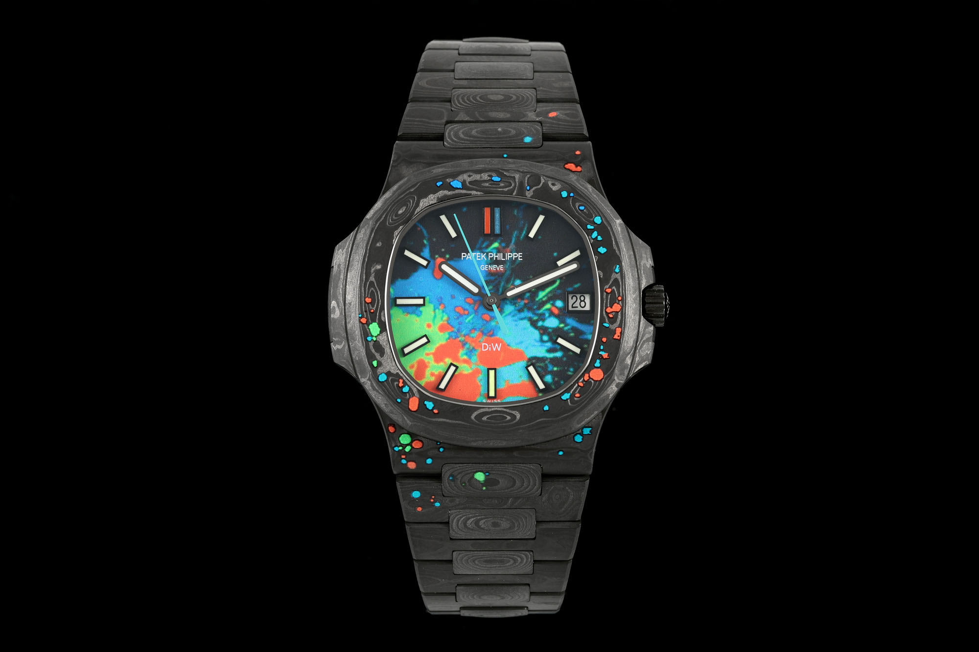 NO:765457,[DiW Full Carbon 5711 Nautilus] Full carbon fiber 5711, it is the lightest 5711 in the world. Can you imagine the feeling of wearing it on your wrist?  The stunning rare threaded shell-like appearance and the aesthetic presentation of carbon fiber give your wrist a unique charm!  It's not just a watch, it's a fashion charm!  The watch model has been upgraded from the original semi-carbon fiber material to the current full carbon fiber material, and the case and strap have been changed to carbon fiber. The weight of the entire watch has been greatly reduced, making the watch lighter and more comfortable to wear. The entire carbon fiber watch is visually full of changes. As the light reflects the depth of the lines, the threads have different tonal textures, which is very eye-catching.  The all-carbon fiber 5711 gives the watch a new visual and tactile experience. It has the light texture of carbon fiber and the smoothness of ceramics, coupled with its own unique texture, it is naturally extraordinary.19860909【DiW 全碳 5711 鹦鹉螺】 全碳纤维5711,它是世界上最轻的5711.你能想象佩戴在手腕上的感觉吗？ 令人惊艳的稀有螺纹贝壳状的外观,碳纤维的美学呈现,让你的手腕焕发别样魅力！它不仅仅是一块腕表,更是一种时尚魅力！ 表款由原来的半碳纤维材质升级至现在全碳纤维材质,表壳和表带全改为碳纤维.整表的重量大大减少,让手表戴起来更轻盈舒适. 整个碳纤维腕表在视觉上充满变化感,随着光线反射出深浅纹路,螺纹色调纹理各不同,非常吸引眼球. 全碳纤维的5711,赋予腕表全新的视觉与触觉体验,既有碳纤维的轻盈质感,又有陶瓷般的光滑度,加上本身独一无二的纹路,自然不同凡响.,,Watch