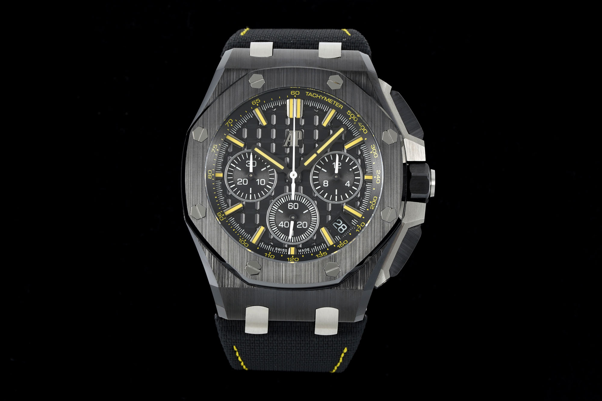 NO:741840,A Audemars Piguet Royal Oak Offshore 26420 New V2 Upgraded Version 1. Newly molded 43 mm case. Adopts a new design, a more ergonomic case, and more refined case details. It has larger polished chamfers. The 43 mm wide case has been carefully modified to accommodate a new movement with a slightly larger diameter. The case is equipped with a set of newly designed chronograph buttons.  2. The ring mouth is upgraded to a curved ceramic ring mouth. 12H to 6H are curved, and the flat glass is upgraded to a curved sapphire glass, which is difficult to process. 3. The dial is upgraded. The dial pattern is slow-cut by CNC (not hydraulic type). The finished product has clear lines. The iconic squares are now connected to each other through crosses.  4. Calendar upgrade. After modification of the movement, the original large calendar has been realized. The date window has been pushed to the edge of the dial, and the hands have also been slightly modified. 5. New interchangeable strap function, equipped with a quick release system, which can easily change the wearing style. The color of the rubber strap is black, and there is a leather strap to choose from. In addition to the titanium version, the Royal Oak Offshore Chronograph 43  The MM uses a black ceramic bezel, which creates a sharp contrast in material and color. The crown and buttons are also made of ceramic.,,audemars19860909A 爱彼 皇家橡树离岸型26420 全新V2升级版 1、新开模43 毫米表壳.采用全新设计、更符合人体工学的表壳、更精致的表壳细节,它具有较大的抛光倒角, 43毫米宽的表壳经过精心修饰,以容纳直径稍大的新机芯,表壳内装有一组新设计的计时按钮. 2、圈口升级成弧度陶瓷圈口.12H到6H是有弧度的,由平面玻璃升级成了带弧度蓝宝石玻璃,加工难度系数大. 3、表盘升级,表盘纹路由CNC慢冼（非油压式）,成品纹路清晰,标志性的方形现在通过十字相互连接. 4、日历升级,经过对机芯的改造,实现了对原版的大日历,日期窗口被推到了表盘的边缘,指针也经过了轻微修饰. 5、全新可互换表带功能,并配有快速释放系统,可轻松改变佩戴风格.橡胶表带颜色是黑色,另有皮革表带可供选择. 除钛金属版本外,皇家橡树离岸型计时码表 43 毫米采用黑色陶瓷表圈,在材质和颜色上形成鲜明对比.表冠和按钮同样采用陶瓷材质.,,audemars,Watch