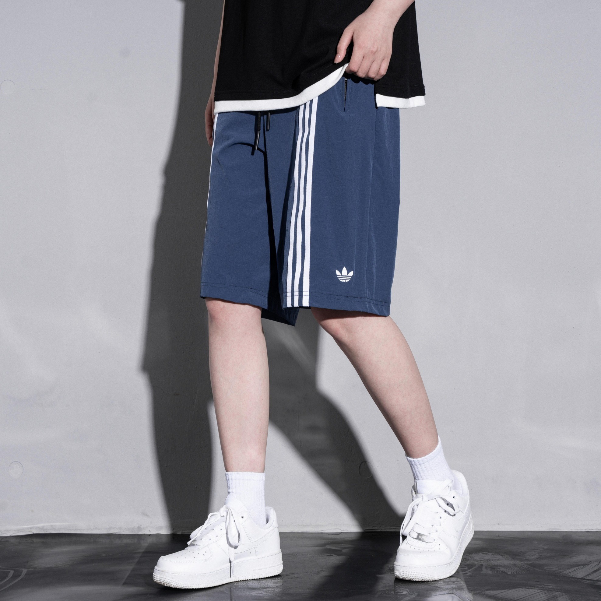 YLD6657#P: Adidasdas Embroidered Exercise Shorts for Couples, Custom Dry Sports Fabric, Adjustable Waist. - 图片 1