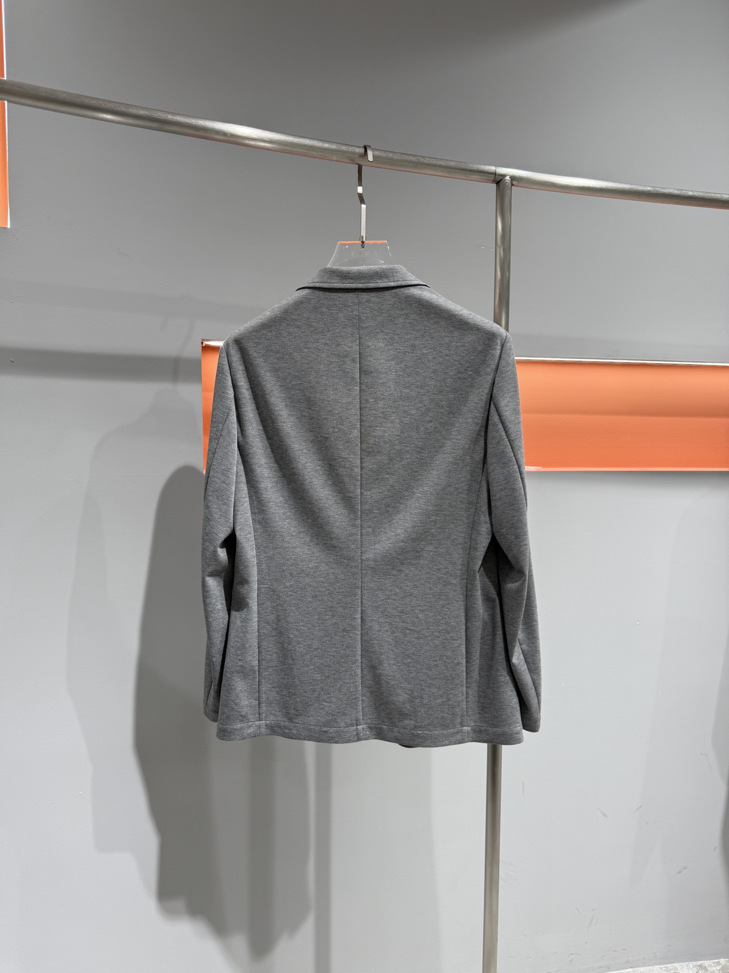 款号8565杰尼亚26春装新款西服，羊毛针织面料，版型好，修身剪裁，大厂出品. 质量保证第一颜色 ：灰色