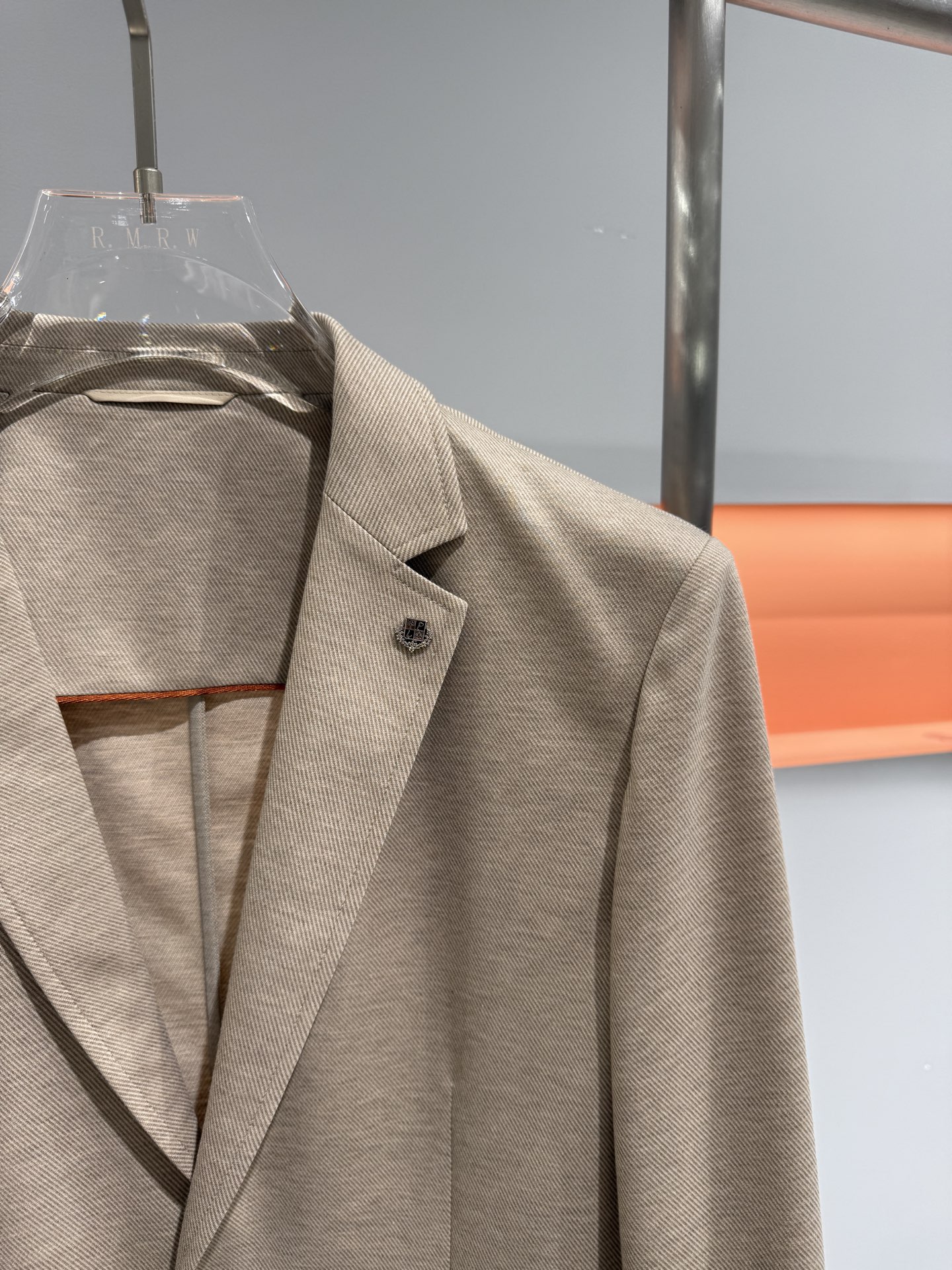 款号8565杰尼亚26春装新款西服，羊毛针织面料，版型好，修身剪裁，大厂出品. 质量保证第一颜色 ：灰色