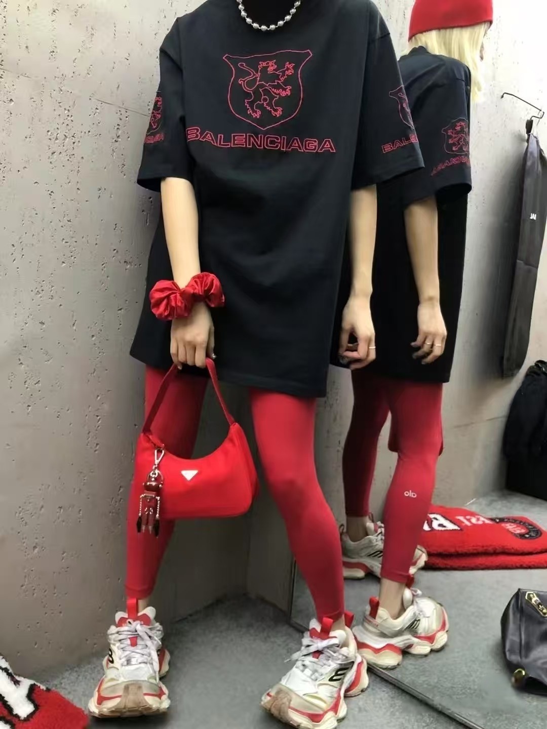 『咨询图』上身效果\n-网络图仅参考 \n【上新】Balenciaga 巴黎世家 Lion Club盾牌刺绣字母短袖-