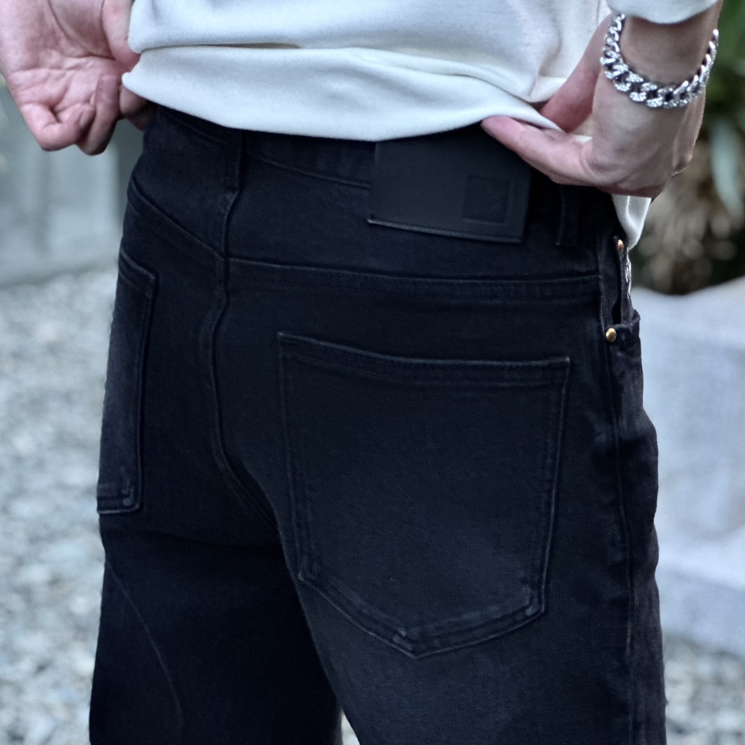 直筒裤 新款🔥现货🔥🔥最新原单直筒裤，超级定制，重工工艺，版型超赞👍🏻喜欢赶紧下单，尺码：S M L X