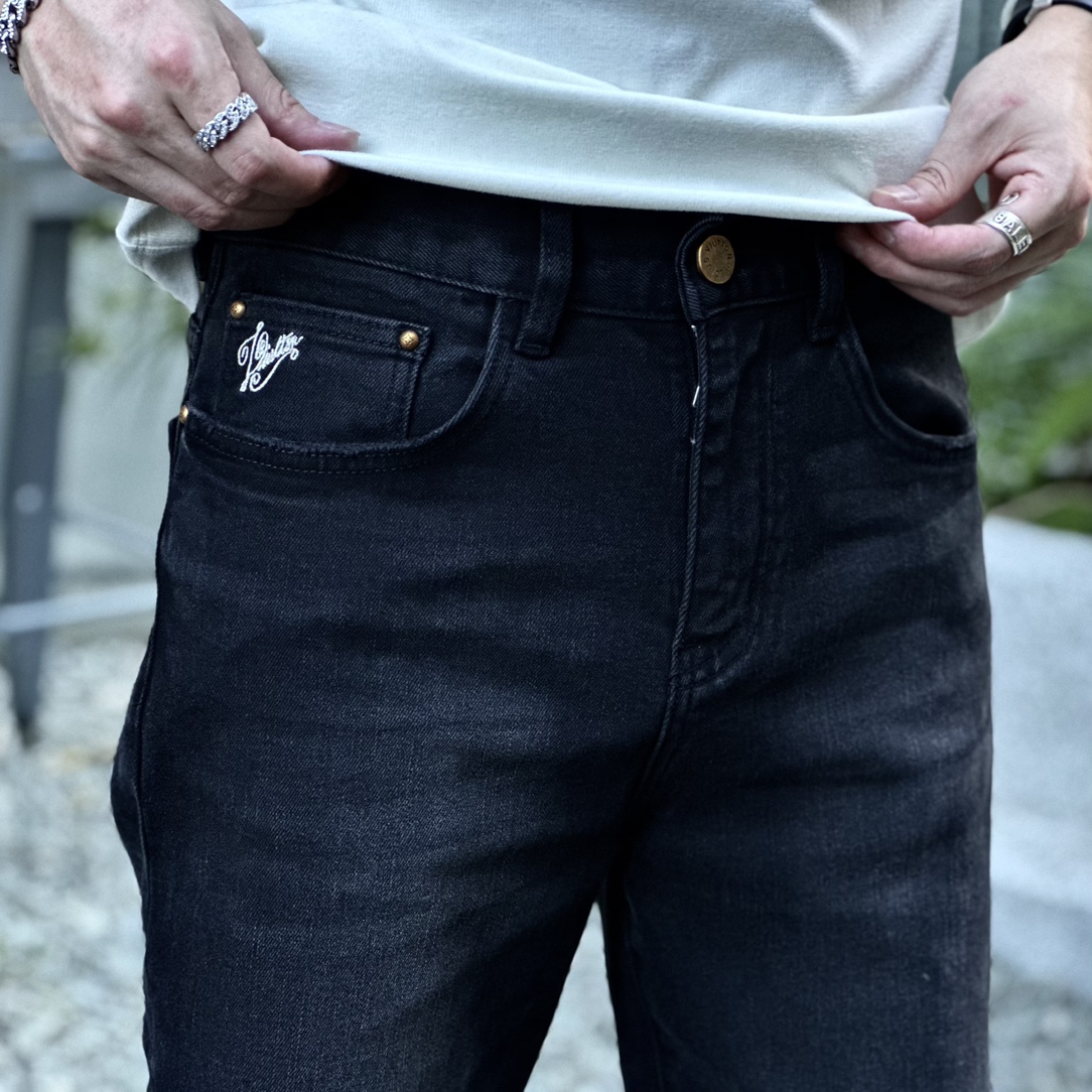 直筒裤 新款🔥现货🔥🔥最新原单直筒裤，超级定制，重工工艺，版型超赞👍🏻喜欢赶紧下单，尺码：S M L X