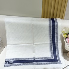𝐃𝐈𝐎𝐑 书签字母提花披肩 Size:140x140cm 成分93%山羊绒,7%初剪羊毛 高级米色Oblique 提 𝐃𝐈𝐎𝐑 书签字母提花披肩 Size:140x140cm 成分93%山羊绒,7%初剪羊毛 高级米色Oblique 提