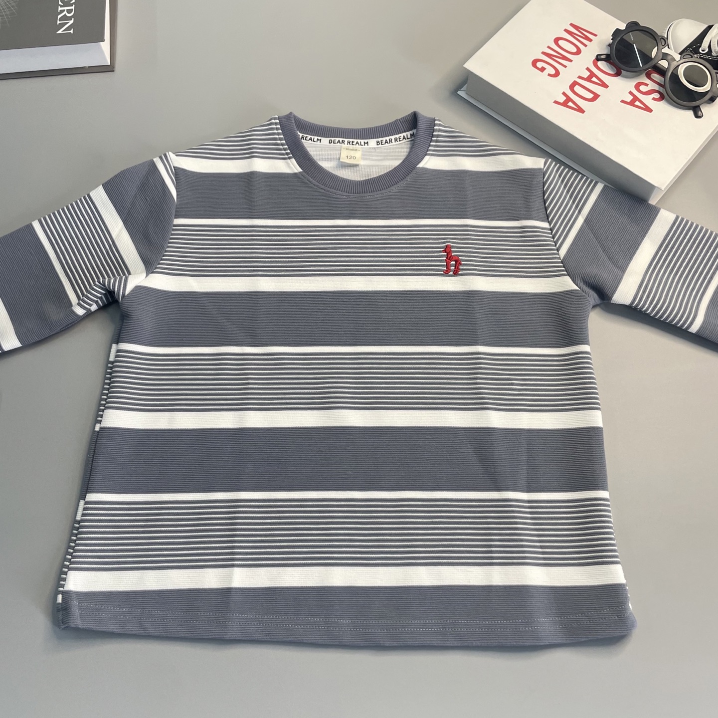 Venta rápida 69.9@ una pieza 120-170 Gris ⚠️ Definitivamente debes comprar esta sudadera! Las rayas son lo mejor, quien…