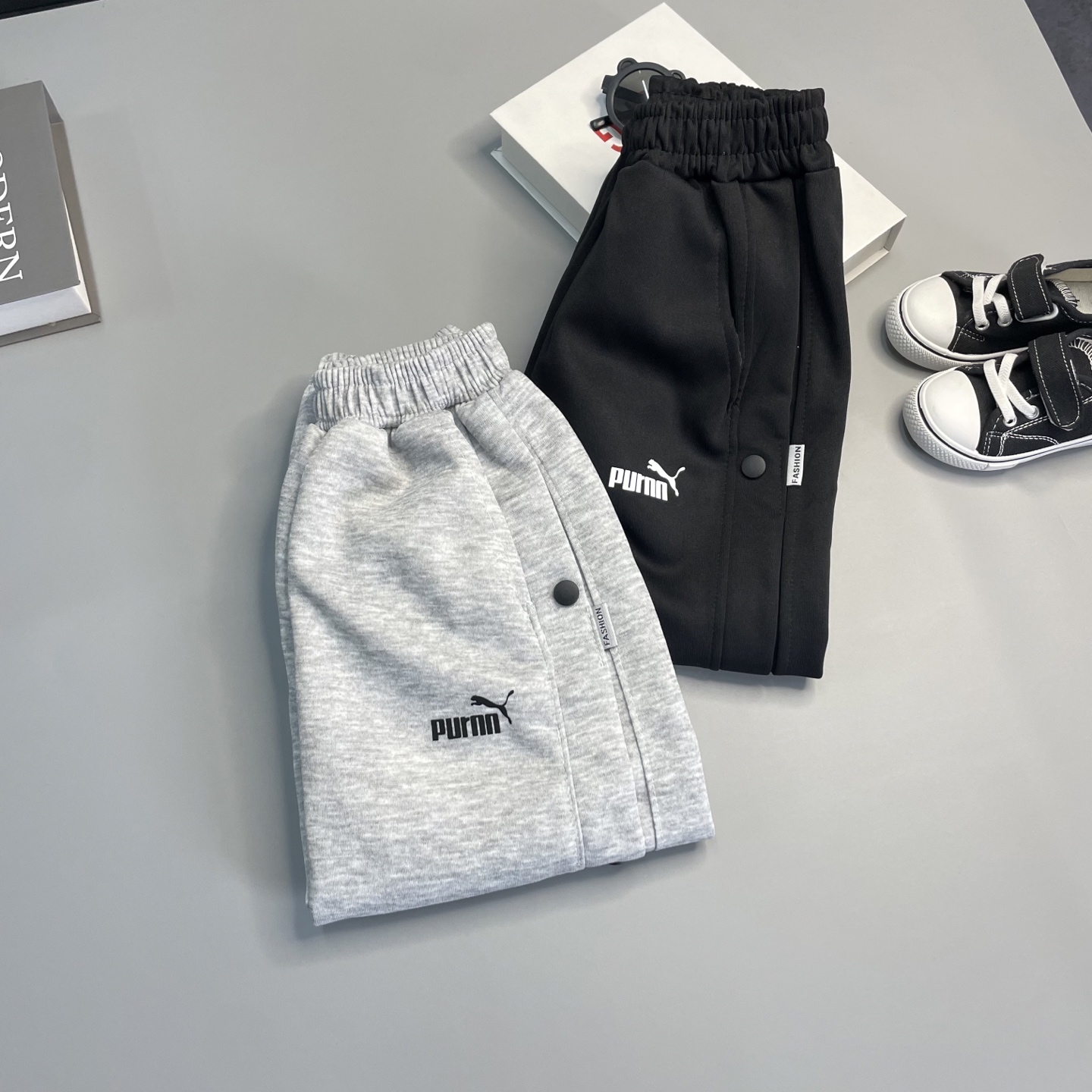 Venta rápida 89.9@un pantalón, tallas 120-170. 👶🏻En primavera, los niños deben vestir cómodos y bonitos. Estos pantal…
