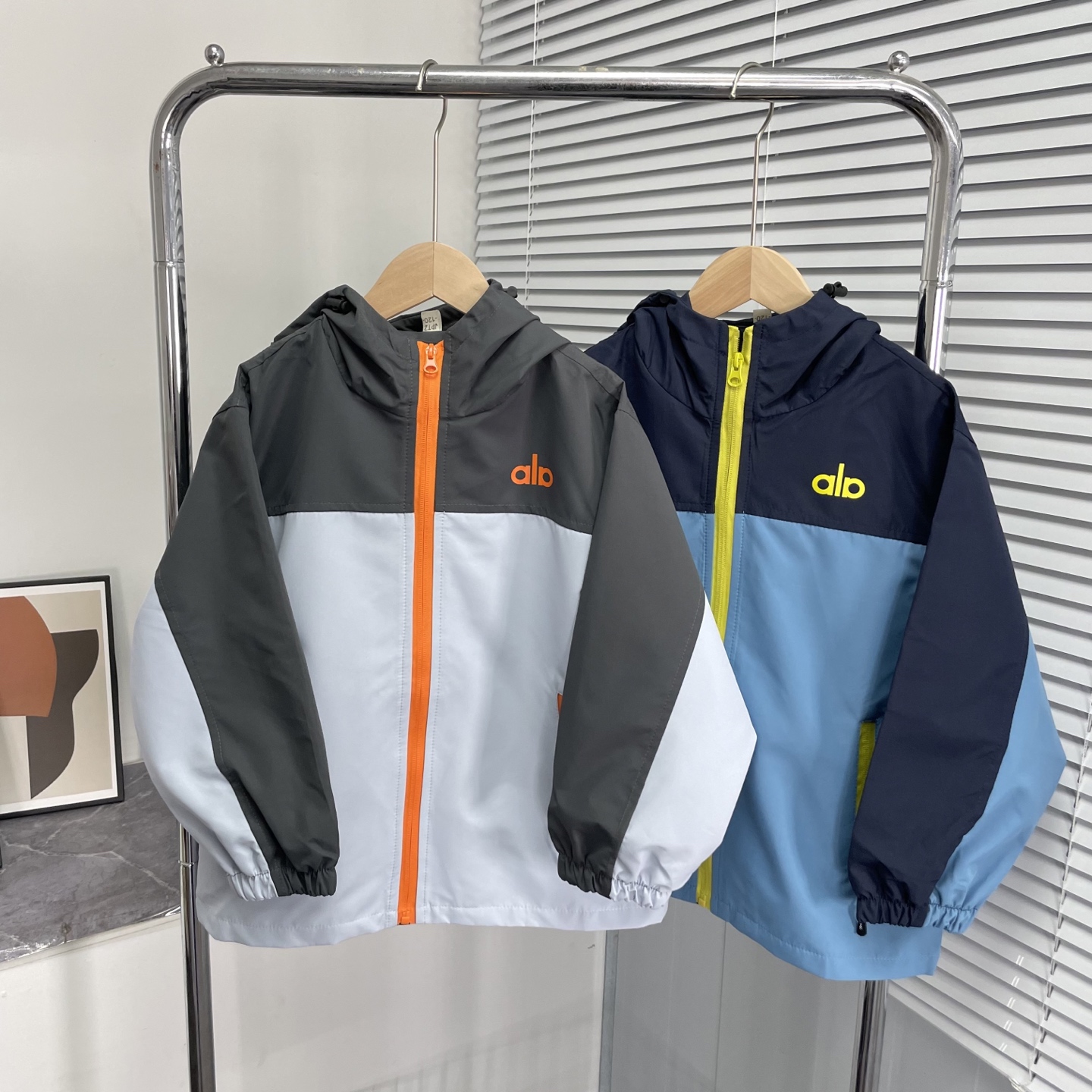 Venta rápida 99.9@ una pieza 120-170. Para los que aman los detalles 🔍 ¡Al elegir chaqueta para niños, fíjense en los …