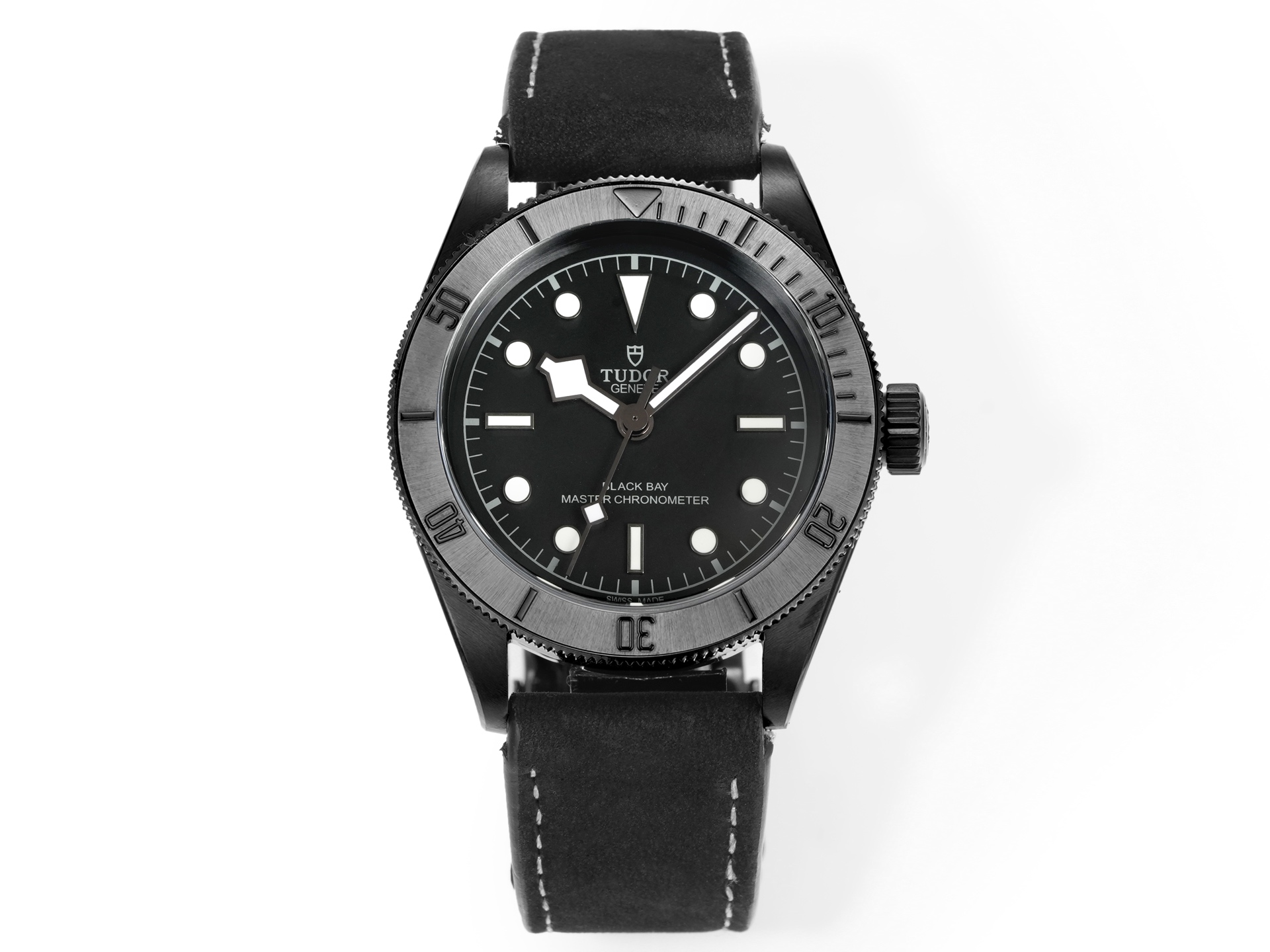NO:148632,Unified GR new product: Ditubi Bay Black Warrior Back Transparent Watch The Eye of the Dark Night, Glances the Beauty of Machinery **Deep as night, revealing its sharpness. Ditubi Bay Black Warrior Back Transparent Watch inherits the tough style of the Black Warrior series, and uses a transparent back to capture the beauty of precision machinery. **The matte black ceramic bezel, which has been forged with high temperature, is hard and wear-resistant, and shows extraordinary taste in low-key. The integrated molded mid-layer case has smooth lines, is solid and reliable, demonstrating Ditu's consistent exquisite craftsmanship. **Black blue dial, simple and atmospheric, is matched with luminous hands and hour markers, and the time is clear and easy to read regardless of day and night. The iconic snowflake hands inherit Tudor's classic design and show more sharp edges against a black background.  **Tudor's black back-transparent movement, through the sapphire crystal watch back, the precision operation of the movement is unobstructed. The carefully crafted automatic turret, embellished with sandblasting details and engraved patterns, highlights the ultimate pursuit of details of Dituo's ultimate pursuit of details. The ultra-high power reserve will accompany you to conquer every challenge. **The outer ring can be rotatable and decorated with laser etching digital scales to meet professional diving needs. **The Dituobi Bay Black Warrior's watch is not only a wrist timepiece, but also an appreciation of mechanical art. It belongs to those urban elites who pursue excellence and extraordinary taste, control time and life with fearless attitude. **The watch size 41 is matched with a black leather strap to meet the needs of wearing different occasions. **The Dituobi Bay Black Warrior's watch, the eye of the dark night, opens up the mysterious world of mechanical beauty for you.,19860909统一 GR新品:帝陀碧湾黑武士背透腕表 暗夜之眼,窥见机械之美 **深邃如夜,锋芒毕露. 帝陀碧湾黑武士背透腕表,承袭黑武士系列的硬朗风格,更以通透表背,将精密机械的运转之美尽收眼底. **哑光黑色陶瓷表圈, 历经高温锻造,坚硬耐磨,低调中彰显不凡品味.一体成型中层表壳,线条流畅,坚固可靠,彰显帝陀一贯的精湛工艺. **黑 蓝表盘,简约大气,搭配夜光指针和时标,无论白天黑夜,时间清晰易读.标志性雪花指针,传承帝舵经典设计,在黑色背景下更显凌厉锋芒. **帝舵黑色背透机芯,透过蓝宝石水晶表背,机芯的精密运作一览无余.精雕细琢的自动陀, 以喷砂细节和镌刻纹路点缀,彰显帝陀对细节的极致追求.超高动力储备, 陪伴你征服每一个挑战. **可旋转外圈,饰以激光蚀刻数字刻度,满足专业潜水需求. **帝陀碧湾黑武士背透腕表,不仅是腕间时计,更是机械艺术的鉴赏之作.它属于那些追求卓越、品味非凡的都市精英,以无畏姿态,掌控时间,掌控人生. **腕表尺寸41 搭配黑色皮革表带满足不同场合佩戴需求. **帝陀碧湾黑武士背透腕表,暗夜之眼,为你开启机械之美的神秘世界.,,Watch