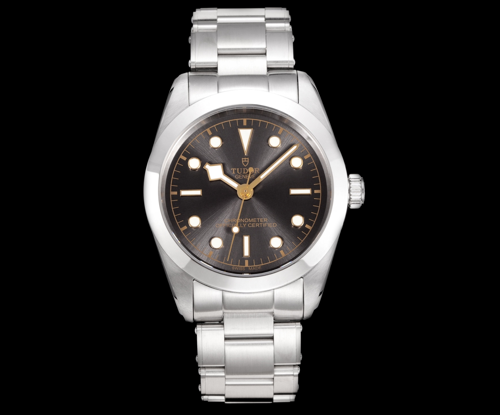 Title: Unified 32203T Bay Series Watch Summary Summary: The new Bay series watch features a polished steel case, classic design, Swiss movement, and 100m water resistance.