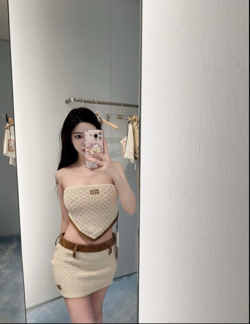Miu Miu Knit Set Summer New, Hollow Knit Leather Fabric, Casual and Elegant 1 Miu Miu Knit Set Summer New, Hollow Knit Leather Fabric, Casual and Elegant