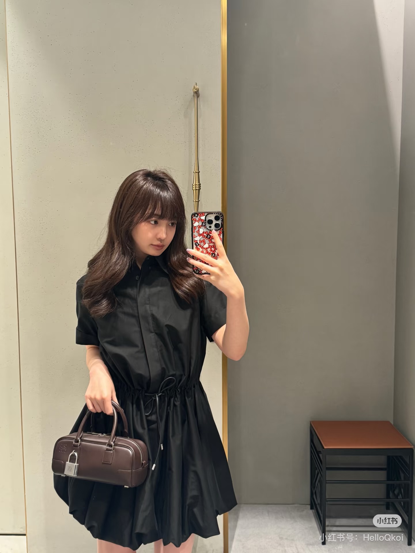 NO:446051,*25new lapel waist-closed flower bud shirt skirt, which is popular this year's milk coffee main color, low-key and luxurious upper body~Exclusive custom fabric 85 cotton 15 mulberry silk, back collar leather logo logo decoration, which further demonstrates exquisite craftsmanship!  The hem bud style is super suitable for wearing in all occasions~ The waist-tight elastic design is very friendly to the body shape, the upper body modification line proportion is absolutely perfect!  1:1 Super style The latest summer item. Please check my version SML, skirts, shirts, alexander wang19860909*25new翻领收腰花苞衬衫裙今年爆火的奶咖主色调,上身低调又奢华～独家定制面料85棉15桑蚕丝 后领口皮标logo徽标装饰,更展现精致工艺！下摆花苞版型超级适合各种场合穿着～收腰松紧设计对身材包容度超友好上身修饰线条比例绝绝子！1:1超赞版型 夏季最新单品 认准我家版本SML,,skirts,shirts,alexander wang,Women's clothing