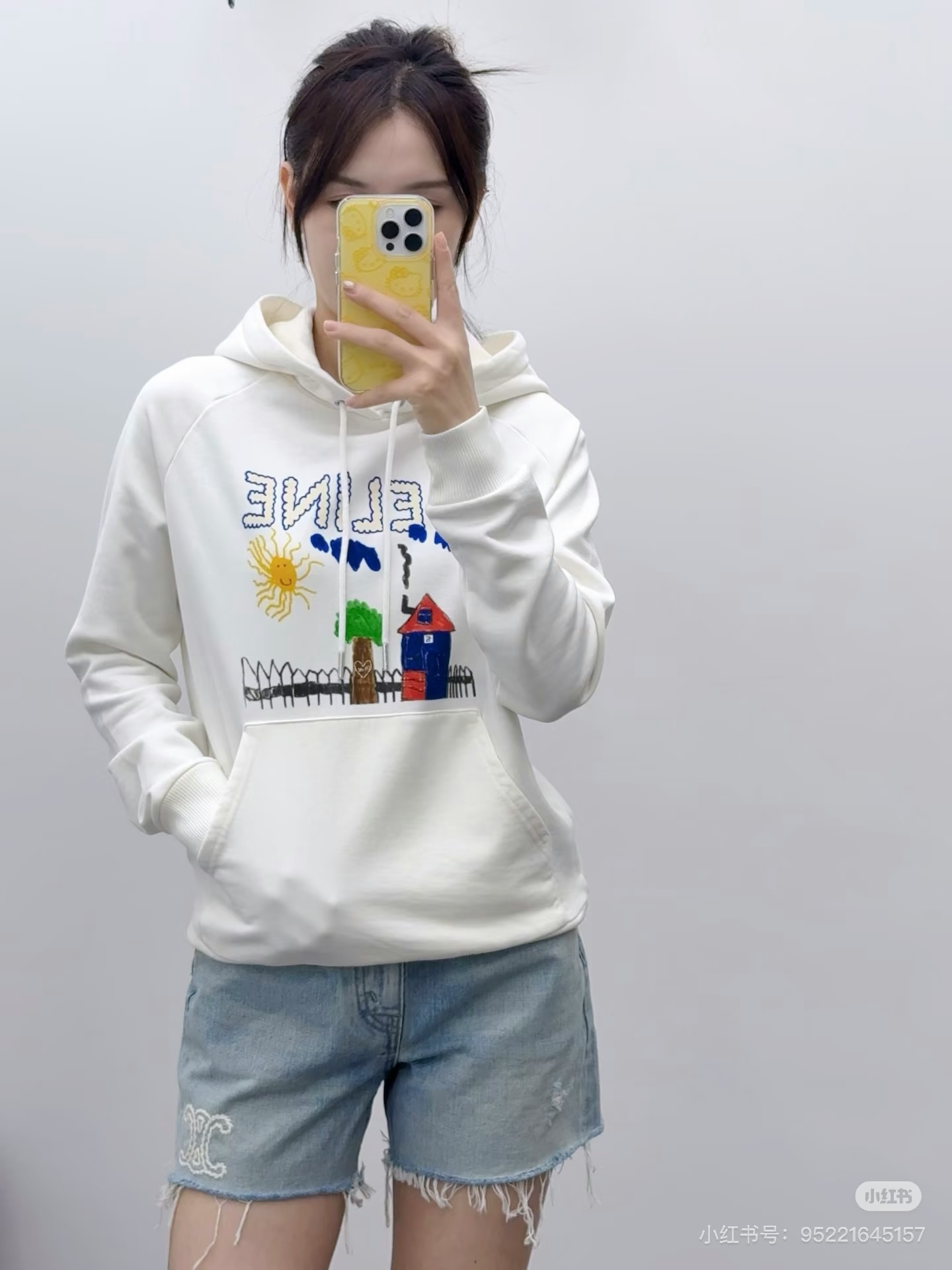 NO:447366,Celin*25Ss autumn and winter new style, children's fun oil painting series hoodies. Original development!  High-end production!  He was cured by Celine's hooded sweatshirt!  Children's funny graffiti is on it, as if you wear sunshine and a cottage on your body, your vitality is refreshing and old. It is equipped with metal rope end. Large front pocket bag. Threaded cuff trim. The back terry cotton is delicate and comfortable. It is a soft and fleshy close body that is not dry at all. The workmanship is really amazing. Fashion items that cannot be refused~ Identify my version. Spot SML, celine, hoodie, sweatshirts, hats, alexander wang19860909Celin*25Ss秋冬新款 童趣油画系列帽衫 .原版开发！高版出品！被Celine这件连帽卫衣治愈了！童趣涂鸦跃然其上,仿佛把阳光、小屋穿在身上,元气又减龄 配有金属绳端 大号正面兜袋 螺纹袖口饰边,后毛圈棉质细腻舒适感,是柔软又有肉感的贴身一点都不干涩,做工真的超级赞 无法拒绝的时尚单品～认准我家版本 现货SML,,celine,hoodie,sweatshirts,hats,alexander wang,Women's clothing