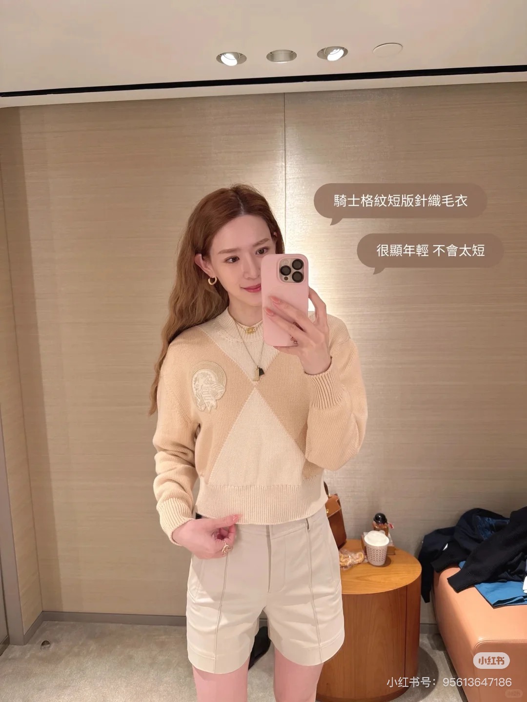 NO:458628,Hermes 25 autumn and winter new style This color-blocking sweater is too gentle. The tone is matched with exquisite embroidery, simple and yet has a sense of design. The short style makes the legs look long, whether it is paired with high-waisted pants or skirts, it is very suitable, and it can easily create a lazy and fashionable style. It is a treasure item for autumn outfits~ Identify my version SML, hermes, hermes, skirts, sweaters, alexander wang19860909Hermes爱马仕25秋冬新款 这款拼色毛衣太温柔啦 色调搭配精致的刺绣,简约中又带着设计感.短款版型很显腿长,不管是搭配高腰裤还是半身裙都超合适,轻松打造出慵懒又时尚的风格,妥妥的秋日穿搭宝藏单品~认准我家版本 现货SML,,hermes,hermes,skirts,sweaters,alexander wang,Women's clothing