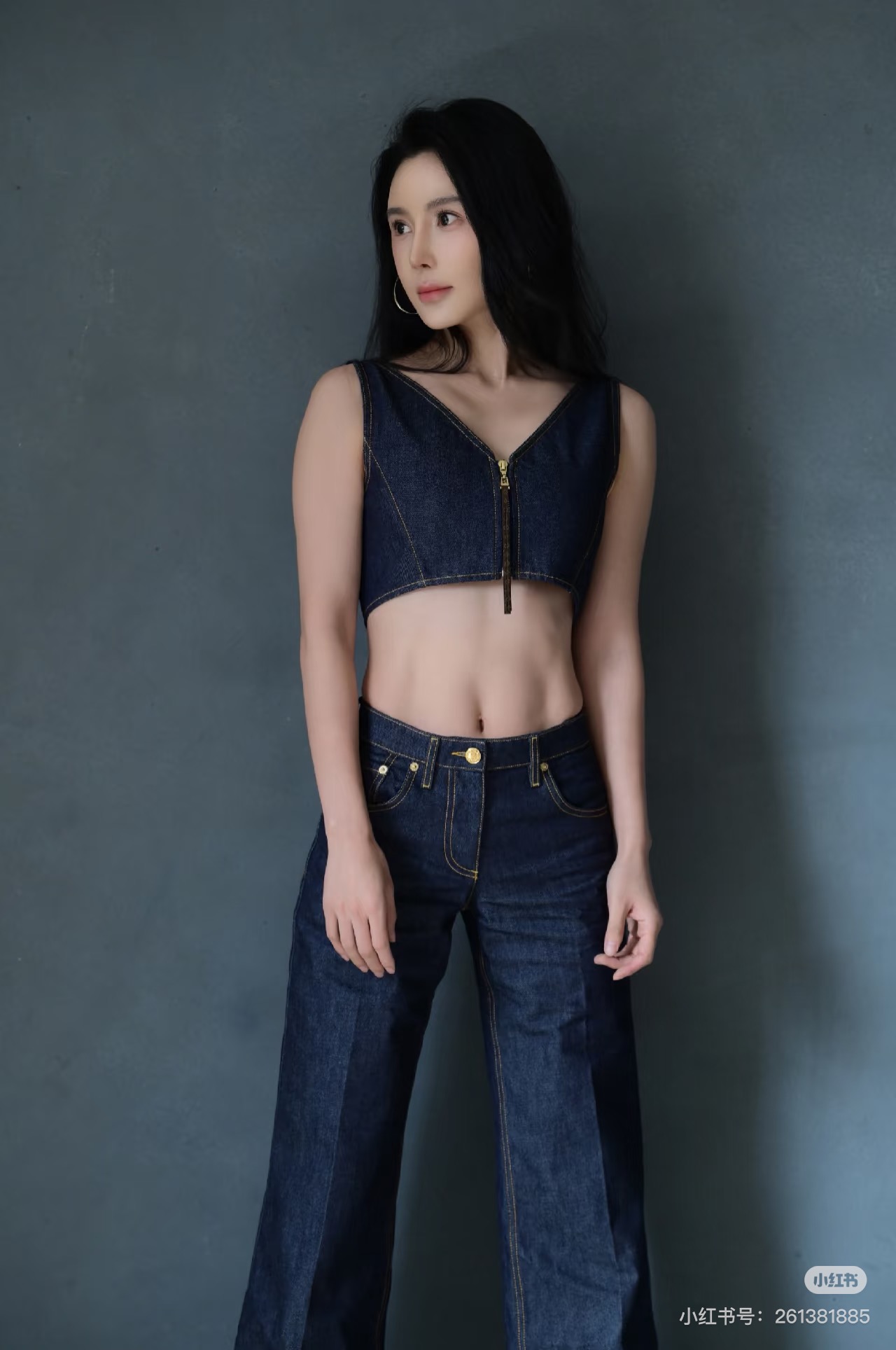 NO:458652,Original customization special craftsmanship and no-wash cowboys, the original counter is also slightly faded. It cannot be washed, only dry cleaned. Lv2025SS new old-fashioned vest | High-end version produced Super fashionable denim style This vest is simply synonymous with super fashionable! As soon as you wear this vest, you immediately feel like you have transformed into the coolest girl on the street! The personality tone of denim jeans is classic and fashionable, and the upper body effect is amazing, cool and cool! The texture of the vest is delicate and natural. It has both bone-skinned and soft when worn on the body, and the comfort is full of comfort. The design of this vest is super versatile. Whether it is matched with high-waisted jeans or skirts, it can be easily controlled, allowing your outfit to be improved by several levels instantly! I personally like the unique tailoring behind it. The zipper design is simply the finishing touch  Make the whole vest look more stylish. Identify my version. SML, louis vuitton, skirts, jeans, alexander wang19860909原版定制特殊工艺免洗水牛仔,专柜原版擦也是轻微掉色都是正常现象.不可水洗,只能干洗 Lv2025SS新款老花背心 ｜高版本出品 超时髦牛仔风来袭 这款背心简直就是超时髦的代名词! 一穿上这款背心,立刻感觉自己变身成了街头最酷的girl!丹宁牛仔的个性色调,既经典又不失时尚感,上身效果简直绝了,又酷又飒爽!背心的纹理细腻 棉感自然 穿在身上既有筋骨感又不失柔软,舒适度满分 这款背心的设计超级百搭 不管是搭配高腰牛仔裤还是半身裙,都能轻松驾驭,让你的穿搭瞬间提升好几个档次!我个人超级喜欢它背后的独特剪裁 拉链设计简直是点睛之笔 让整件背心看起来更加有型 认准我家版本 现货SML,,louis vuitton,skirts,jeans,alexander wang,Women's clothing