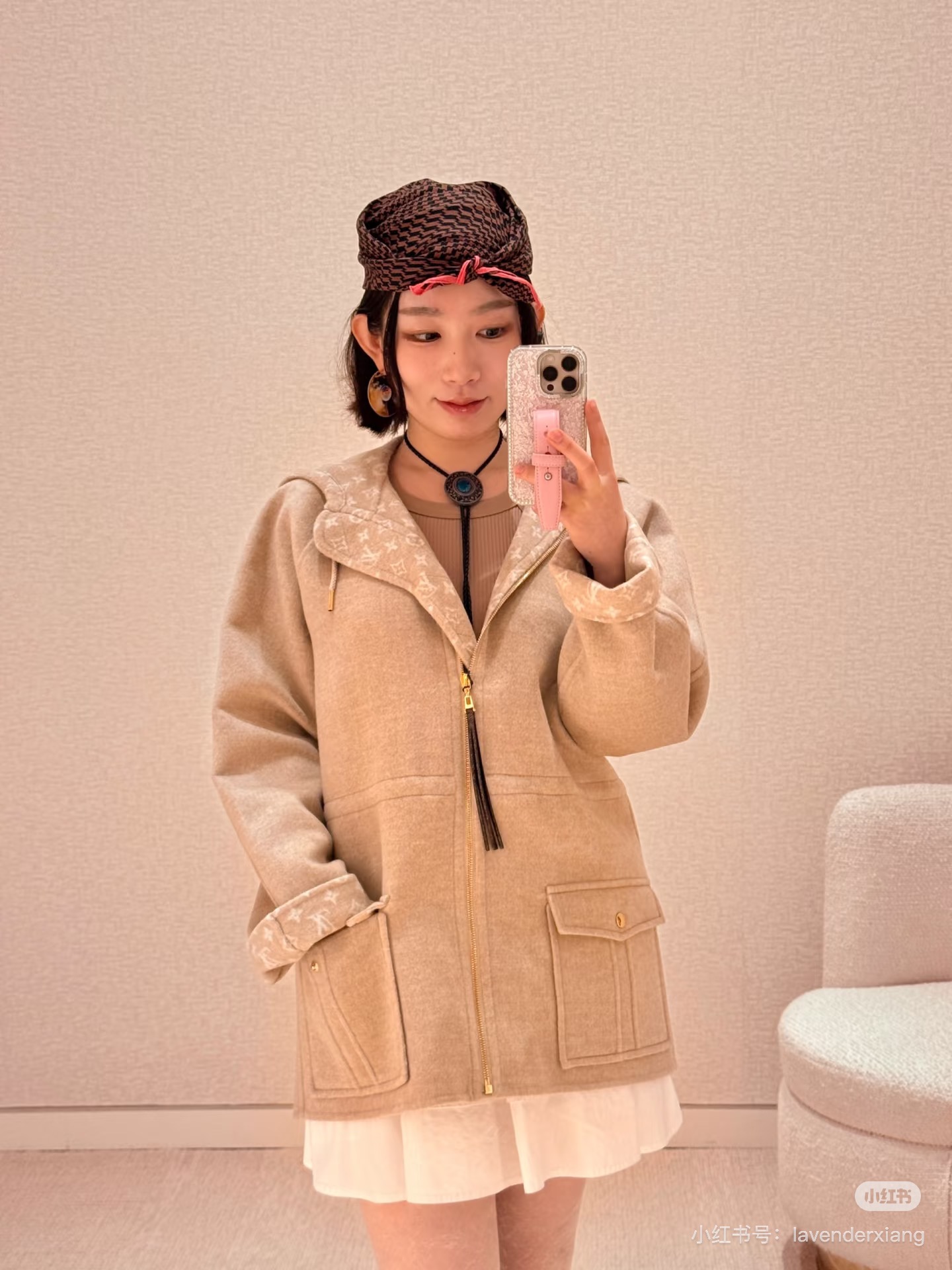 NO:494231,LV 2025SS autumn and winter new style, oatmeal presbyopia coat, it's time to start a new coat. The coat fabric is soft and skin-friendly. 92 wool + 7 cashmere + 1 mulberry silk. New double-sided wool jacquard coat original custom-woven fabric, wool cashmere silk blend, custom hardware accessories, details reflect quality, oatmeal color, presbyopia jacquard, gentle and high-end color, be sure to enter. Very fashionable, lazy and gentle!  Presbyterian autumn and winter battle robe~Recognize my version SML on sale in stock, louis vuitton, jackets & coats, real silk, alexander wang19860909LV 2025SS秋冬新款 燕麦色老花大衣外套 又到了开始上新款大衣的季节 大衣面料好软糯亲肤 92绵羊毛+7山羊绒+1桑蚕丝 新款双面呢提花大衣外套原版定织面料,羊毛羊绒真丝混纺,定制五金配件,细节体现品质,燕麦色 内里老花提花 颜色温柔又高级 一定要入 很时髦的慵懒又不失温柔！老花秋冬战袍～认准我家版本 现货发售SML,,louis vuitton,jackets & coats,real silk,alexander wang,Women's clothing