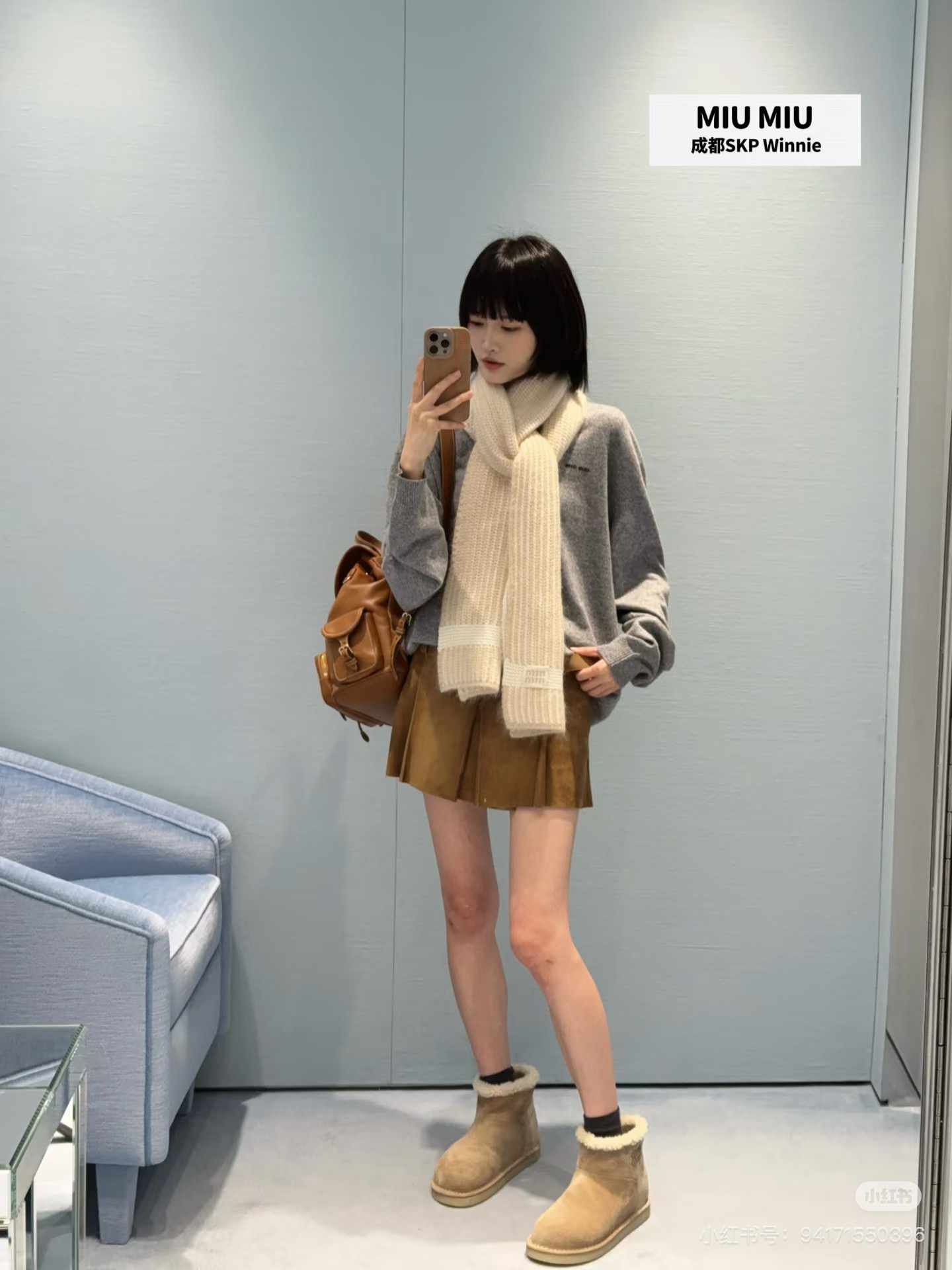 NO:607337,(Scarf) Miu Miu woven scarf is designed in two colors of off-white and light khaki. It is a soft knitted fabric that is comfortable and warm to wear. It has improved durability and is suitable for daily matching with various clothes. The brand logo is sewn on with exquisite details, showing the fashionable texture of Miu Miu. It can be easily controlled in both casual and formal occasions, adding elegance. Available now, miumiu, alexander wang19860909（围巾）Miu Miu编织围巾采用米白与浅卡其双色设计,柔软针织面料,穿着舒适又保暖.耐用性提升,适合日常搭配各种衣服品牌标识缝在细节精致,展现Miu Miu的时尚质感.无论休闲还是正式场合,都能轻松驾驭,增添优雅气质,现货发售,,miumiu,alexander wang,Women's clothing