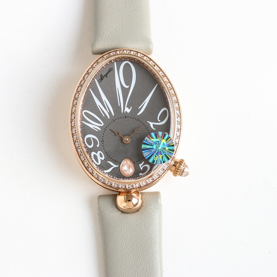 NO:858750,TA elegantly produces the most powerful replica women's watch in history - the Breguet Queen of Naples gold case series makes a stunning debut, correcting all the shortcomings of the market version, making it noble and elegant, showing the style of a queen!  [Case] The sizes of the watch are medium size 36.5x28.5mm and small size 33x25mm. The oval case is elegant and elegant, and the outer edge of the case is decorated with coin patterns. A total of 117 Swarovski crystals (approximately 0.99 carats) are inlaid around the bezel and case. The crown is inlaid with a pear-shaped spar (approximately 0.26 carats) [Excellent details]  1. It is consistent with the original. There are precious metal logos on the back of the case, which is clear and neat, highlighting the quality of the watch. 2. The domed glass not only has a fish-eye effect when viewed from the side, but also reflects the bright light brought by diamonds, which further shows the noble pedigree of the watch.  3. In order to achieve the feel of the original K gold quality, TA adjusted the weight of the internal structure of the watch case so that the weight is exactly the same as the original version. [Strap] Silk (lambskin wrapped silk) strap is as gentle as skin, and the Breguet-style folding clasp is elegant and exquisite. [Movement] Customized version of Breguet .537/3 core, strict QC throughout, precise and stable performance, dignified and beautiful appearance. Dignified and beautiful, noble and elegant Produced by TA  Must be a fine product~!  ,,breguet,sheepskin,gold19860909TA 优雅出品史上最强复刻女表——宝玑那不勒斯皇后 黄金壳 系列惊艳登场,修正市场版本的所有不足,高贵典雅,尽显女王风范！【表壳】腕表尺寸分别为中号36.5x28.5毫米 小号33 x 25毫米 鹅卵形表壳高雅大气,表壳外缘饰有钱币纹.表圈和表壳周围镶嵌共117颗施华洛水晶（约0.99克拉）.表冠处镶有一颗梨形晶石（约0.26克拉）【精彩细节】 1.与原装吻合,在表壳背部均打有贵金属标识,效果清晰工整,彰显腕表档次.2.穹面玻璃,从侧面看不仅有鱼眼效果,还能折射钻石带来的璀璨光芒,更显腕表高贵血统. 3.为了达到原装K金质量的手感,TA调试了表壳内部结构的配重,做到重量与原版如出一辙.【表带】绢丝（小羊皮包裹丝绸）表带如肌肤般温柔,宝玑式折叠表扣秀雅精巧.【机芯】定制版宝玑.537/3型芯,全程严格QC,性能精准稳定,外观端庄秀丽. 端庄秀丽 高贵典雅 TA出品 必属精品~！,,breguet,sheepskin,gold,Watch