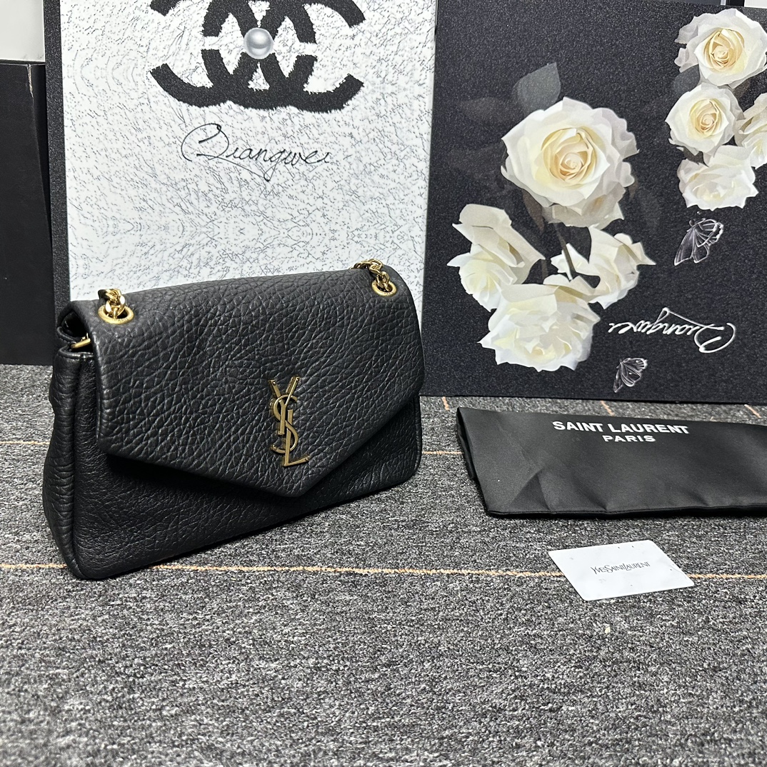 自带流量爆款🔥出货啦
圣罗兰Calypso
包包命名来自希腊神话中的海之女神【卡吕普索】
浓郁的法式风情