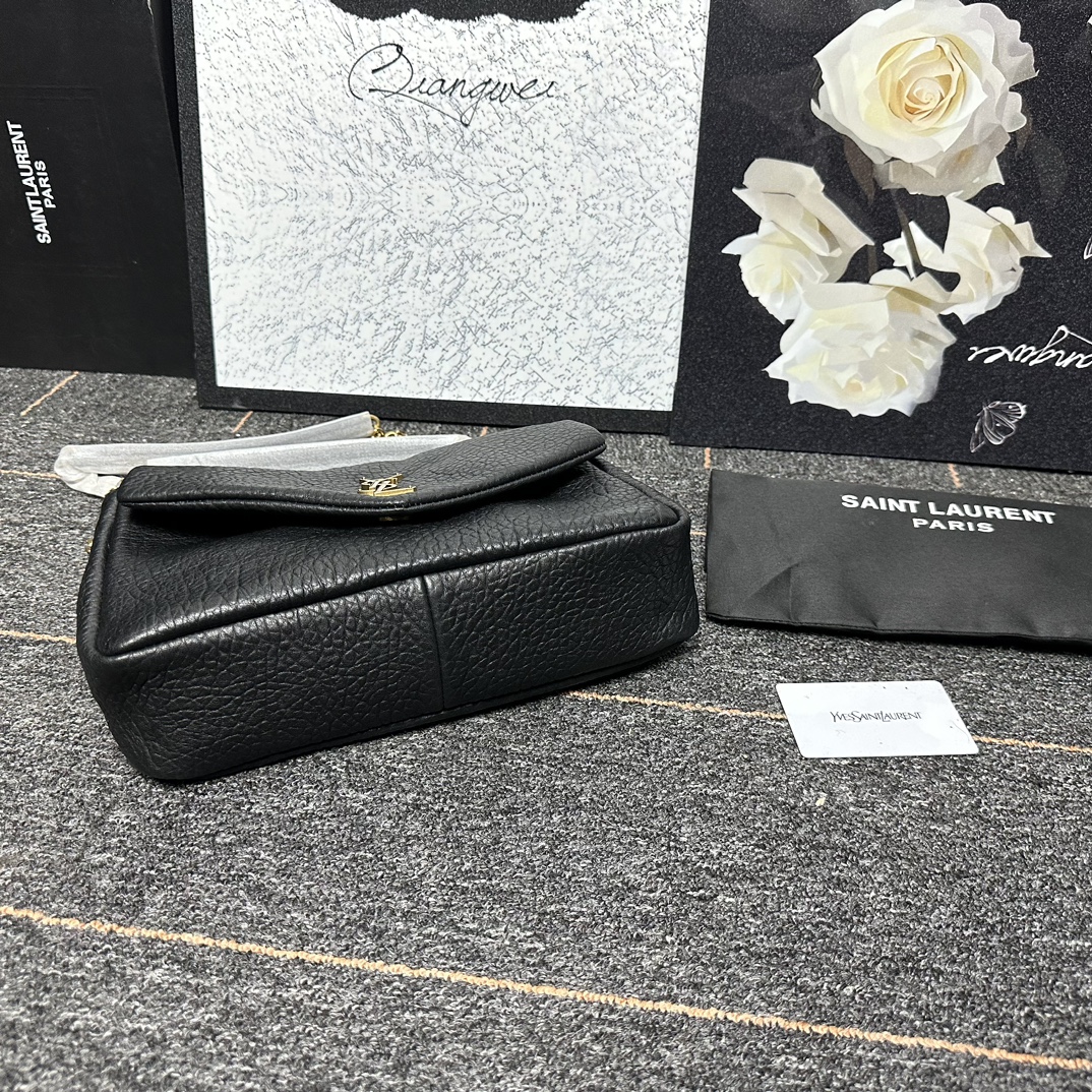 自带流量爆款🔥出货啦
圣罗兰Calypso
包包命名来自希腊神话中的海之女神【卡吕普索】
浓郁的法式风情